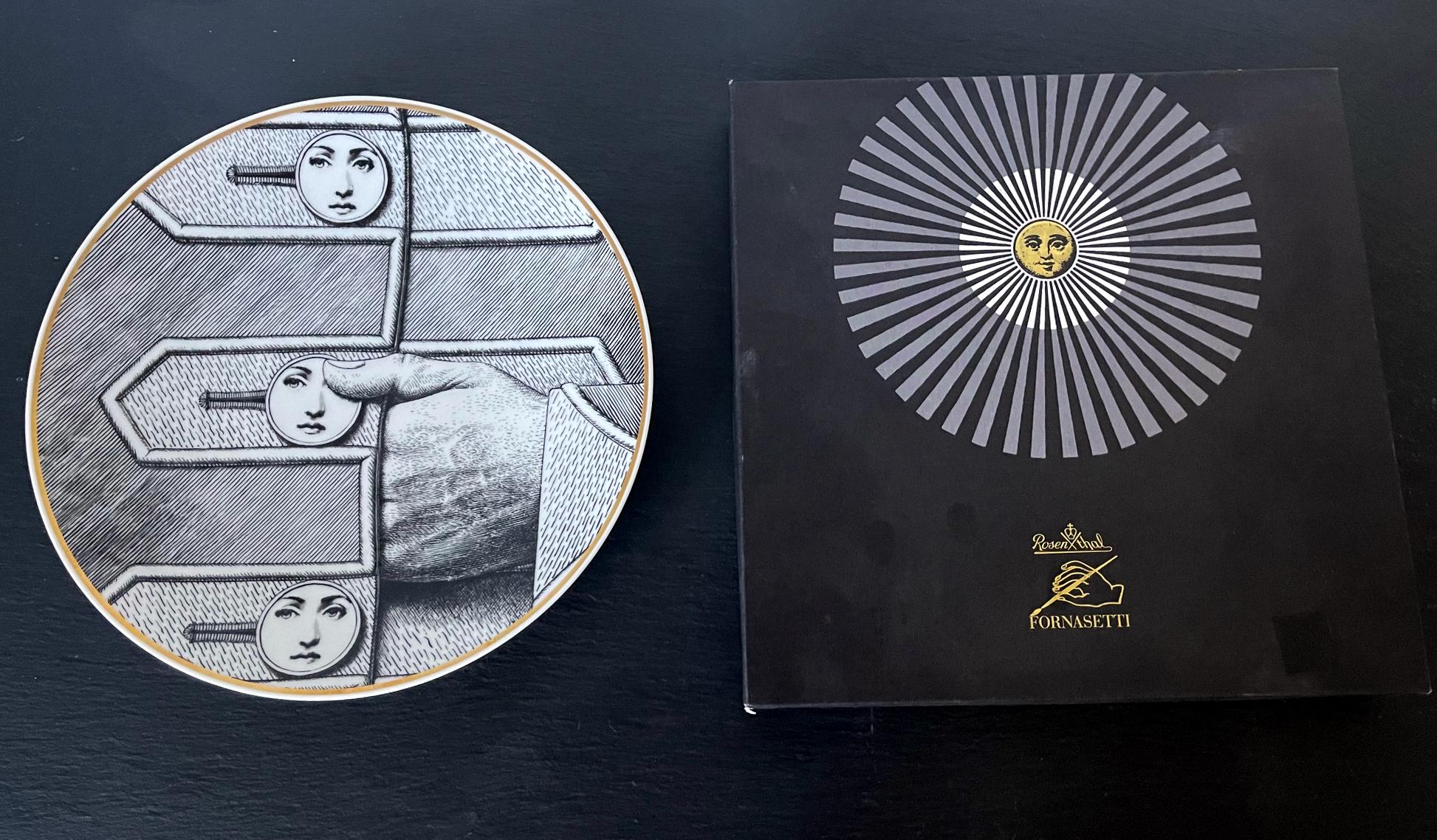 20ième siècle Assiette à dîner en céramique Julia de Fornasetti pour Rosenthal en vente