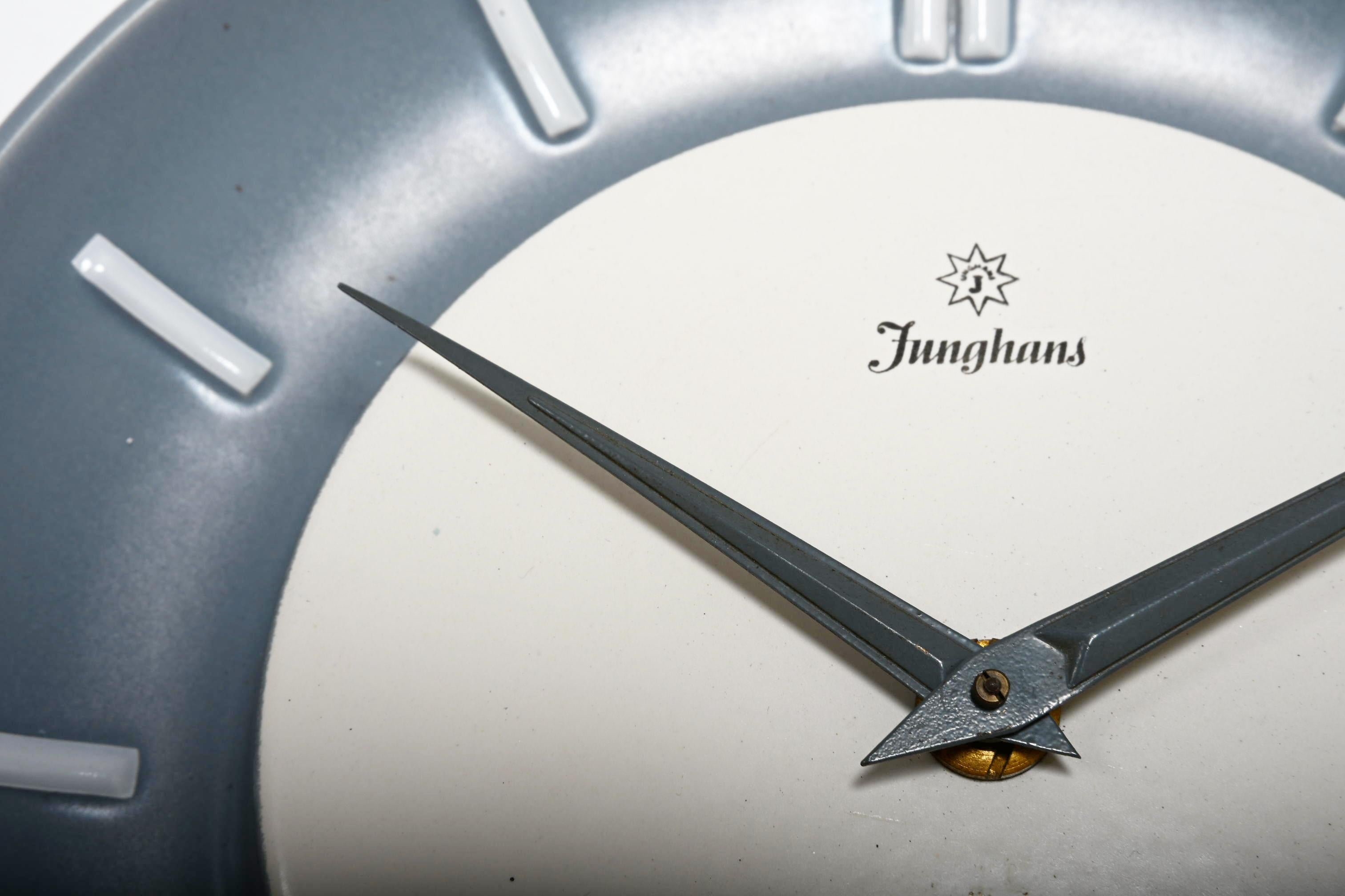 Céramique Horloge murale Junghans en céramique en vente