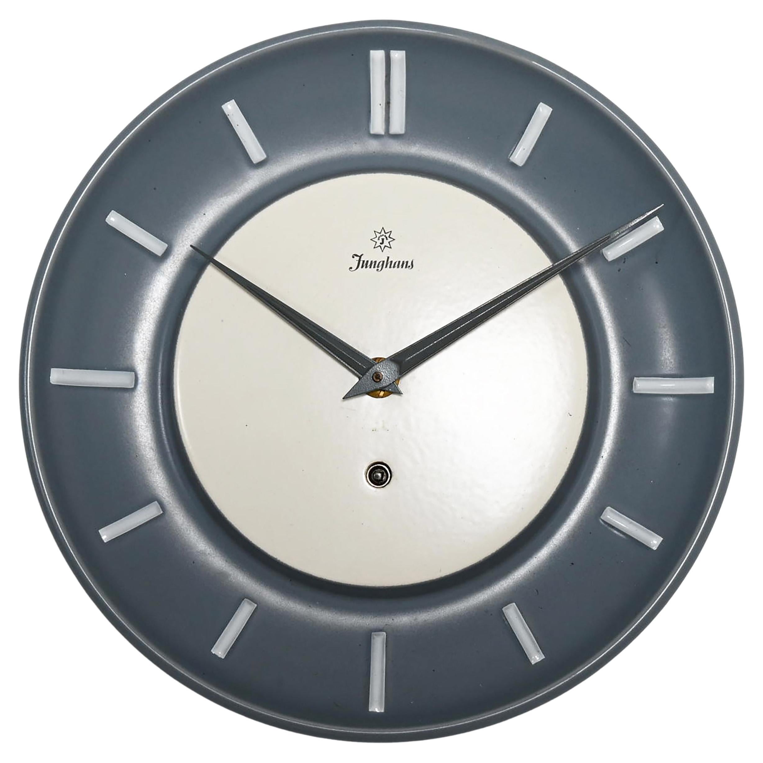 Horloge murale Junghans en céramique en vente
