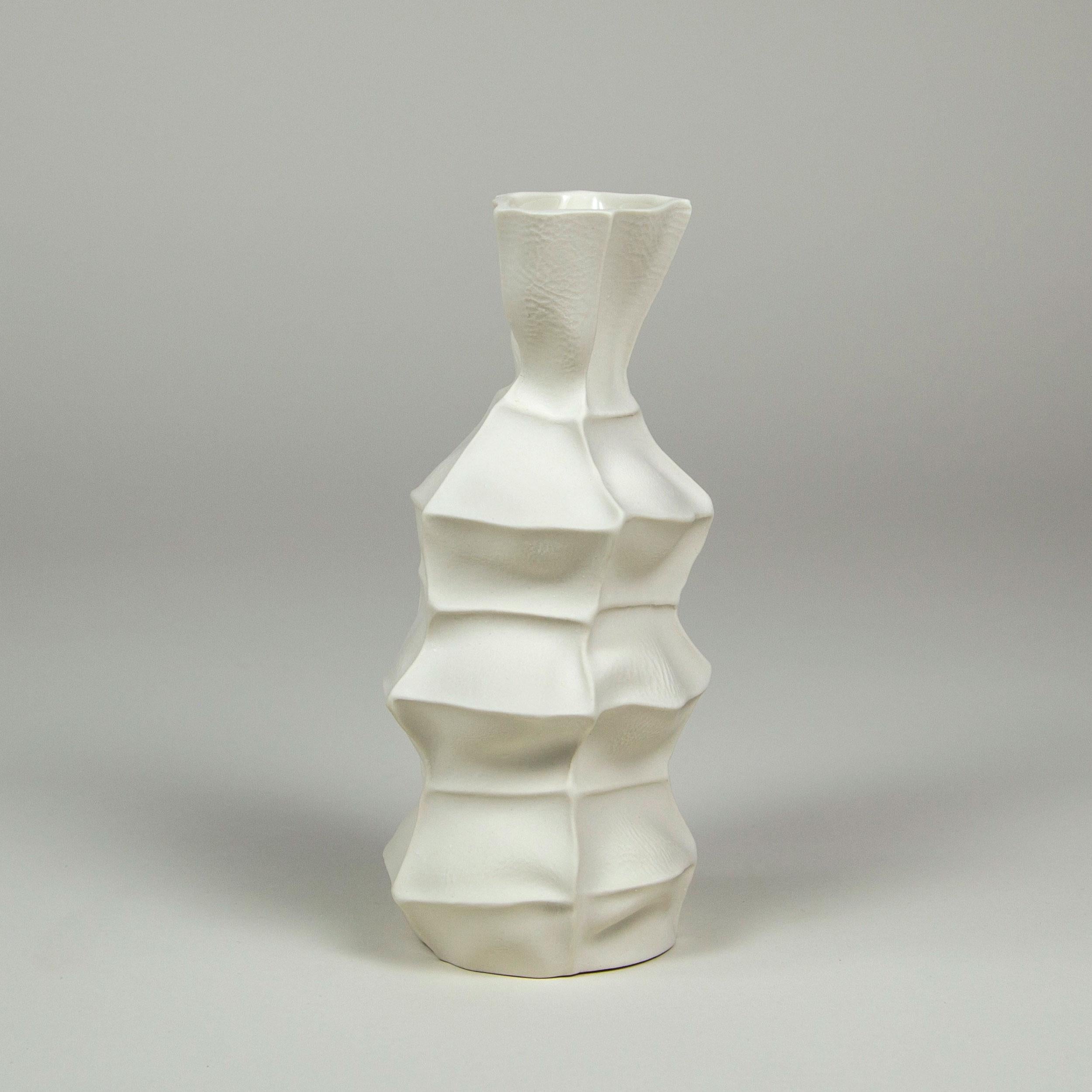 XXIe siècle et contemporain Vase sculptural Kawa en céramique blanche, lot de 5, porcelaine moulée en cuir organique en vente