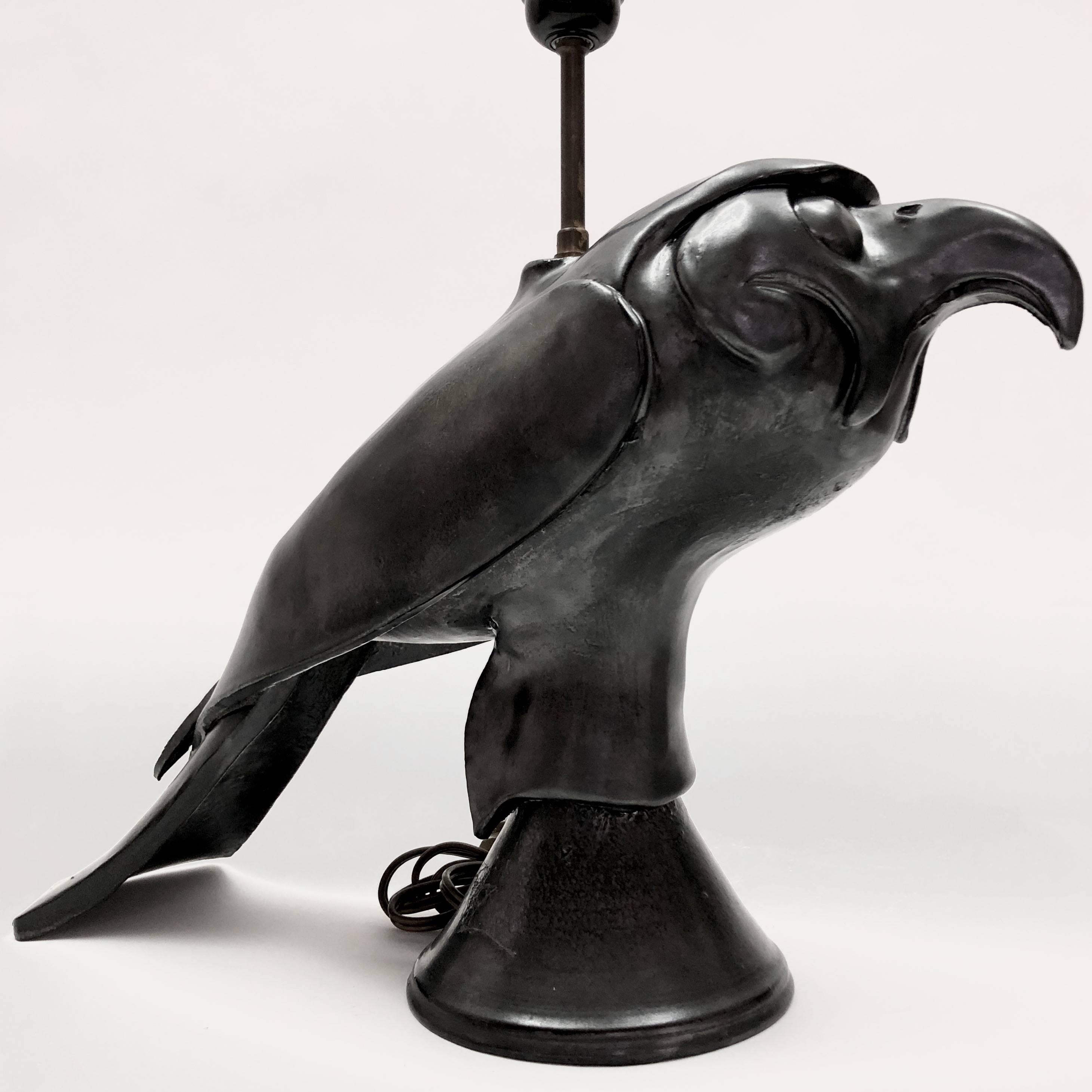 Large ceramic sculpture, forming a bird lamp (owl ? crow ?) glazed in black.
Mid-20th century handmade piece, designed by an unknown artist. 
The piece is signed. 

Height measurement concerns the ceramic sculpture only and is without the