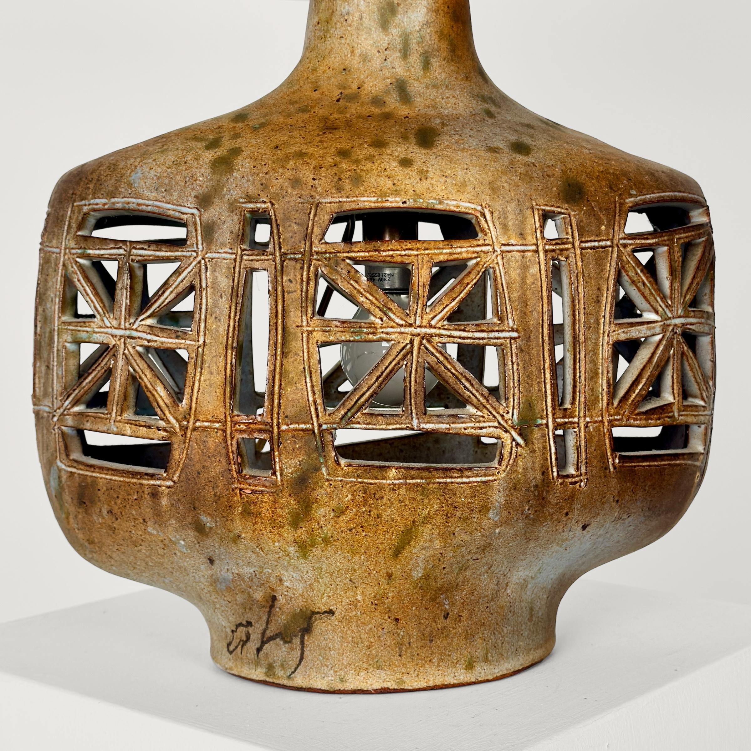 Ceramic lamp by Agnes Escala In Excellent Condition For Sale In PARIS, FR