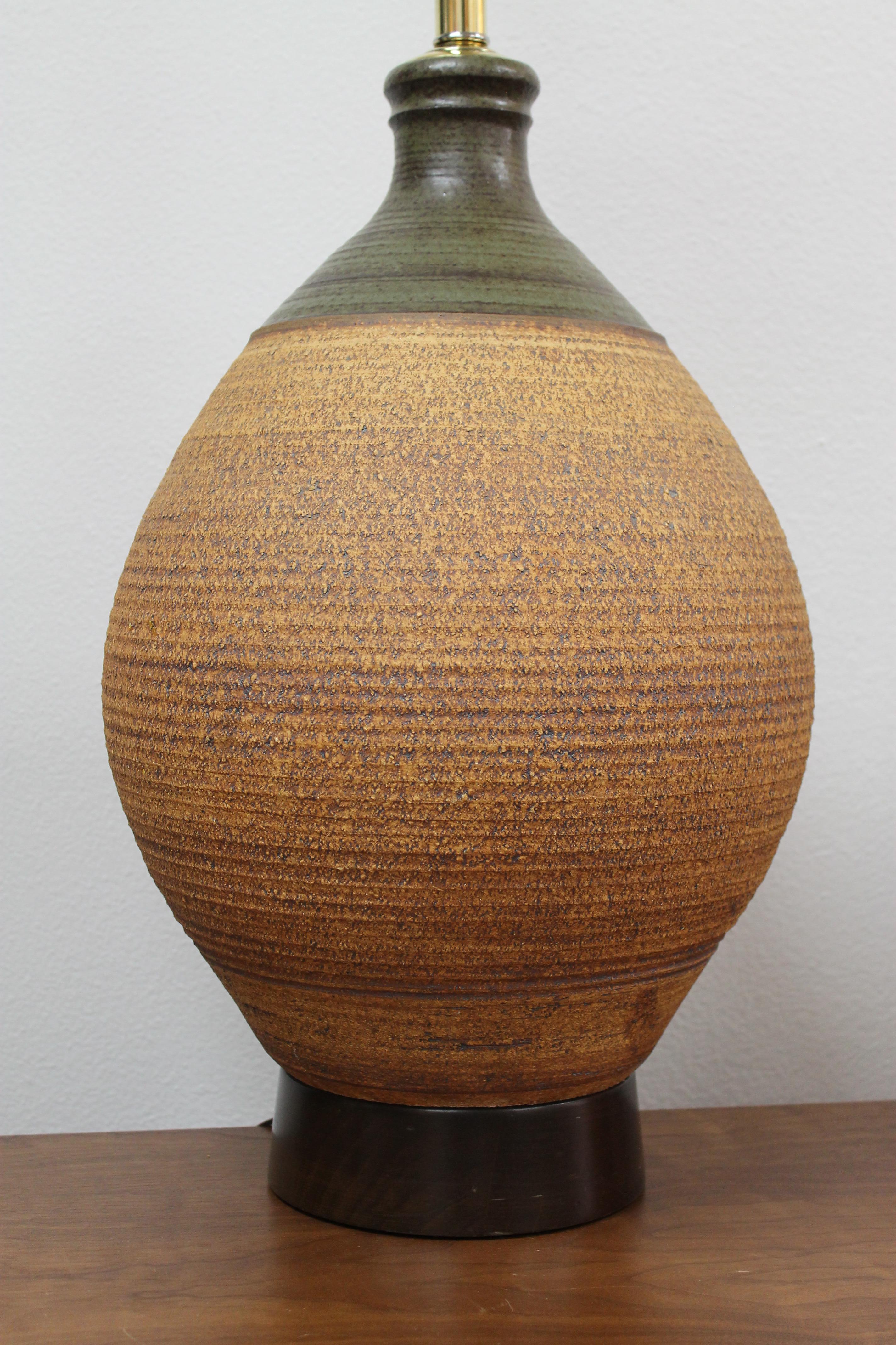 Mid-Century Modern Stoneware lamp by Bob Kinzie for the Affiliated Craftsmen Lamp Company For Sale