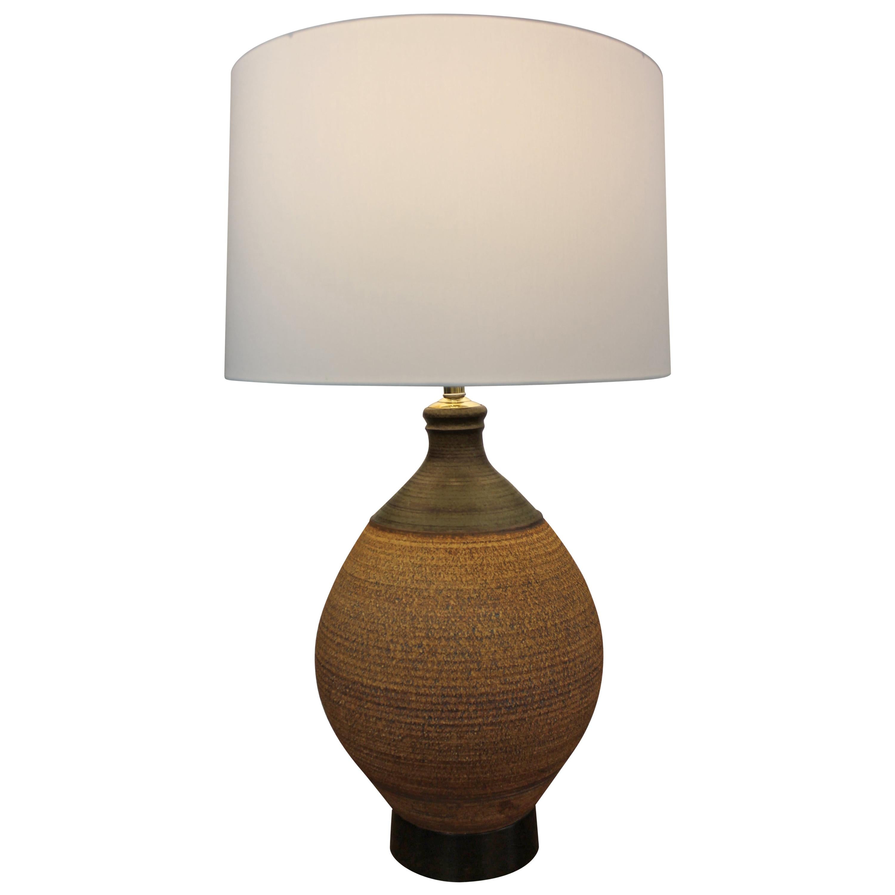 Stoneware lamp by Bob Kinzie for the Affiliated Craftsmen Lamp Company For Sale