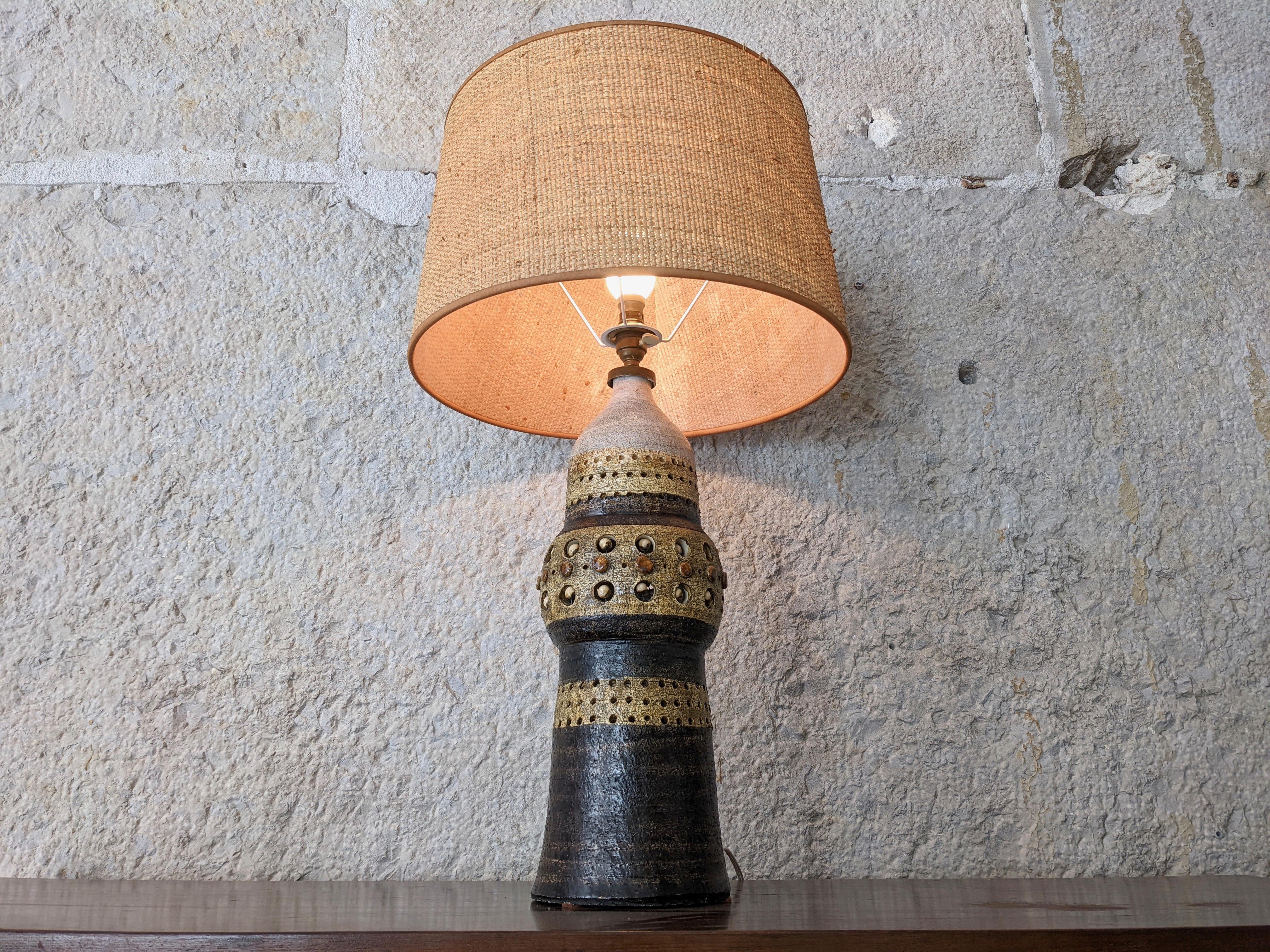 Ceramic lamp by Georges Pelletier. Very good condition. Circa 1960. The lampshade is not original. 
Dimensions : H69,5 cm x D35 cm (with shade).