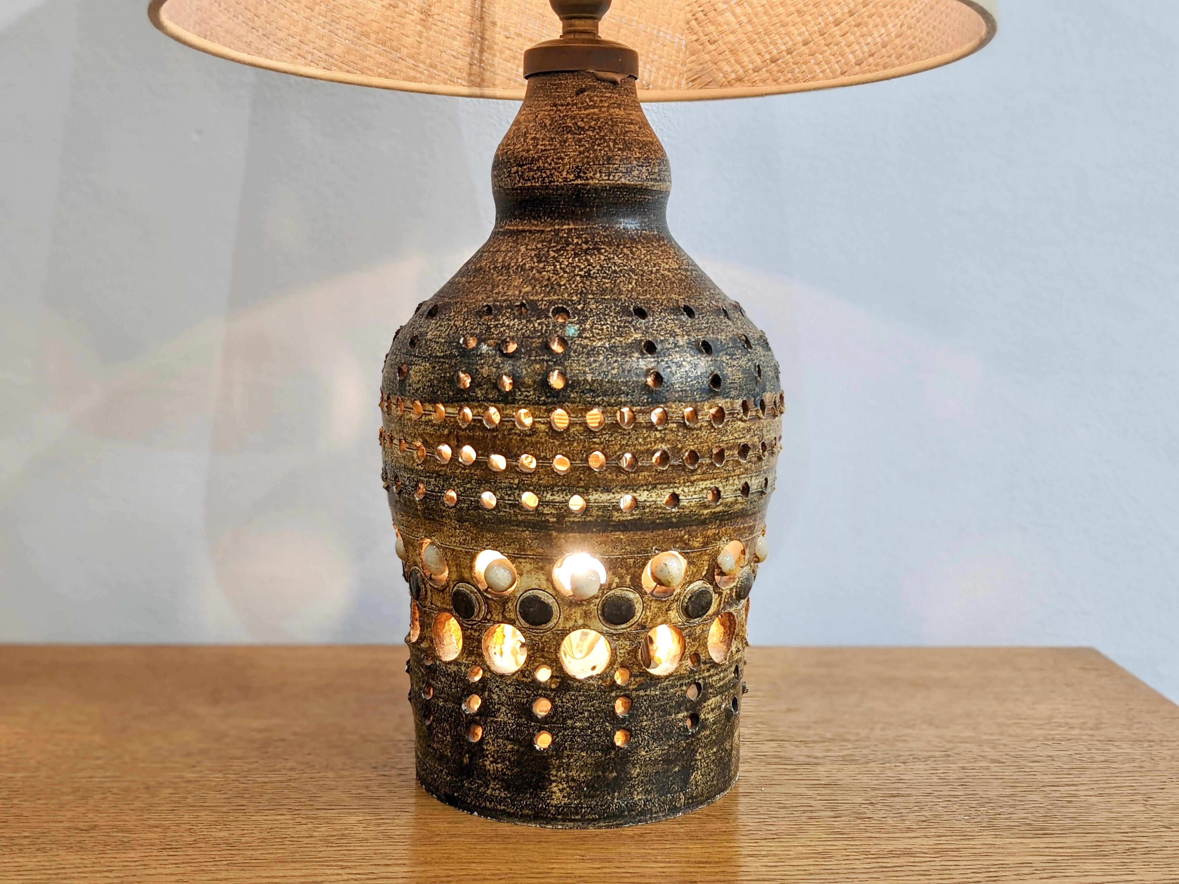 Ceramic lamp by Georges Pelletier. 
Very good condition. Circa 1960. The lampshade is not original. 
Dimensions : H48 cm x D30 cm (with shade).