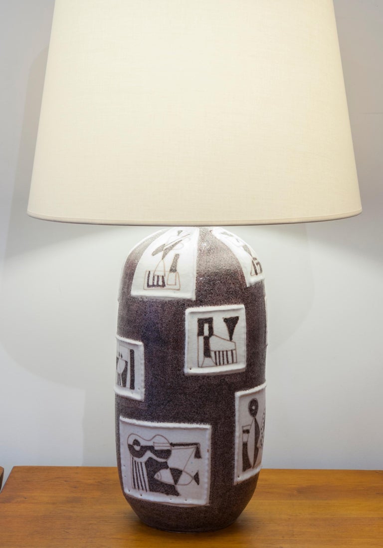 Ceramic lamp with cubist style decoration.
Signed: Guido Gambone (1909-1969)
Italy, circa 1950

Measures: 
Height total 79 cm (31.1 in.)
Height of the ceramic base 42 cm (16.5 in.)
Diameter 48 cm (18.9 in).