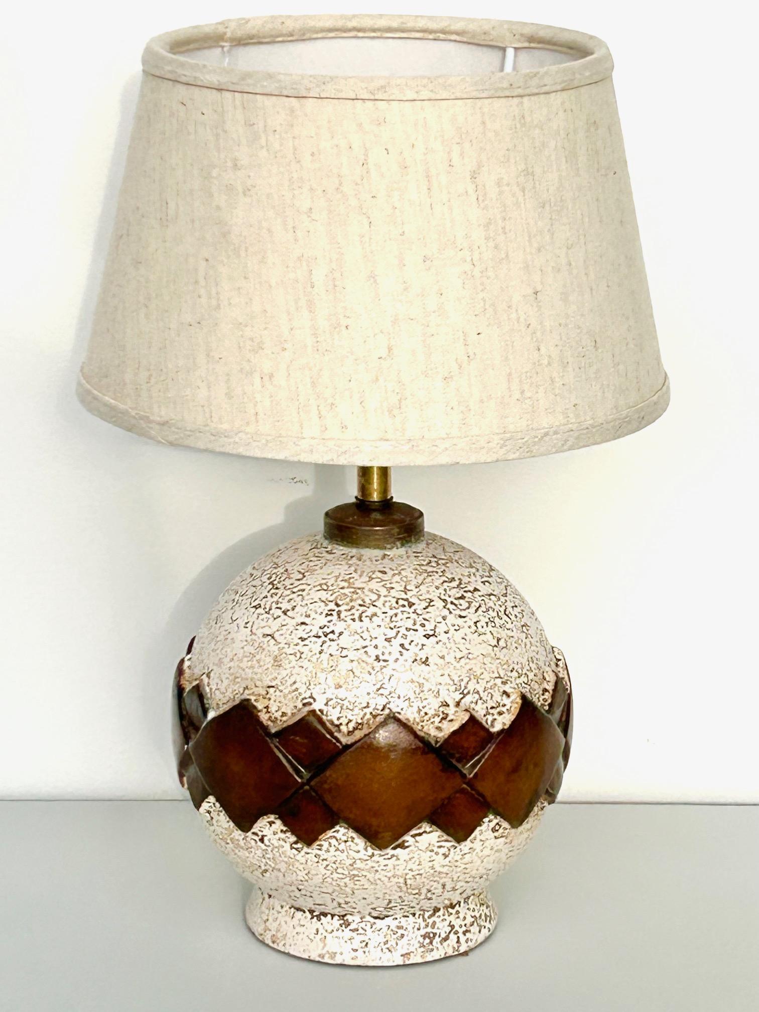 Milieu du XXe siècle Lampe en céramique datant des années 1930. en vente