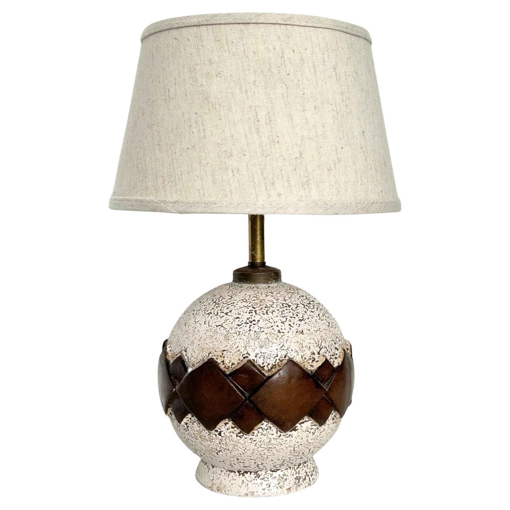 Lampe en céramique datant des années 1930.