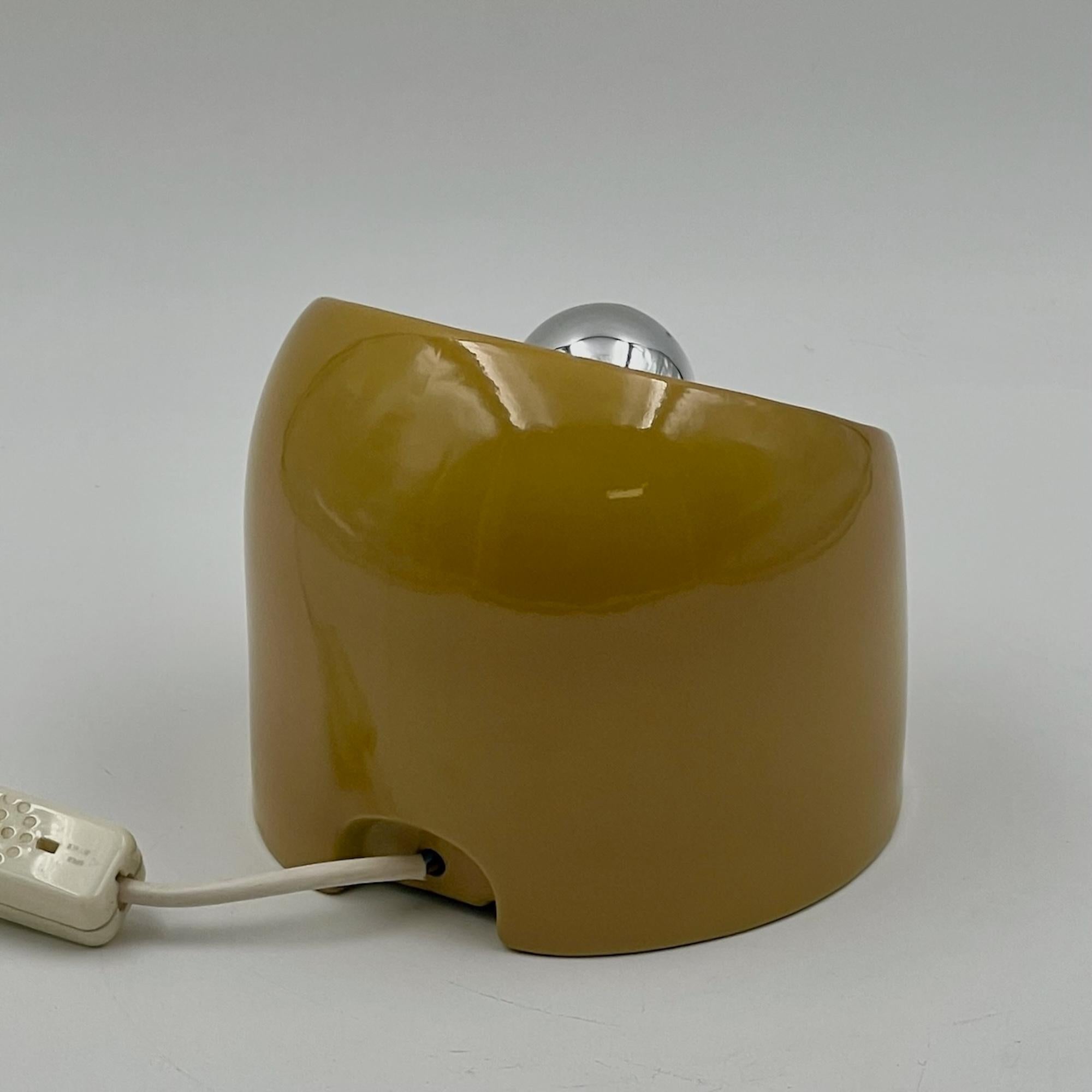 Italian Ceramic Lamp in Mustard Yellow - Gabbianelli Marcello Cuneo Style, 1970s For Sale