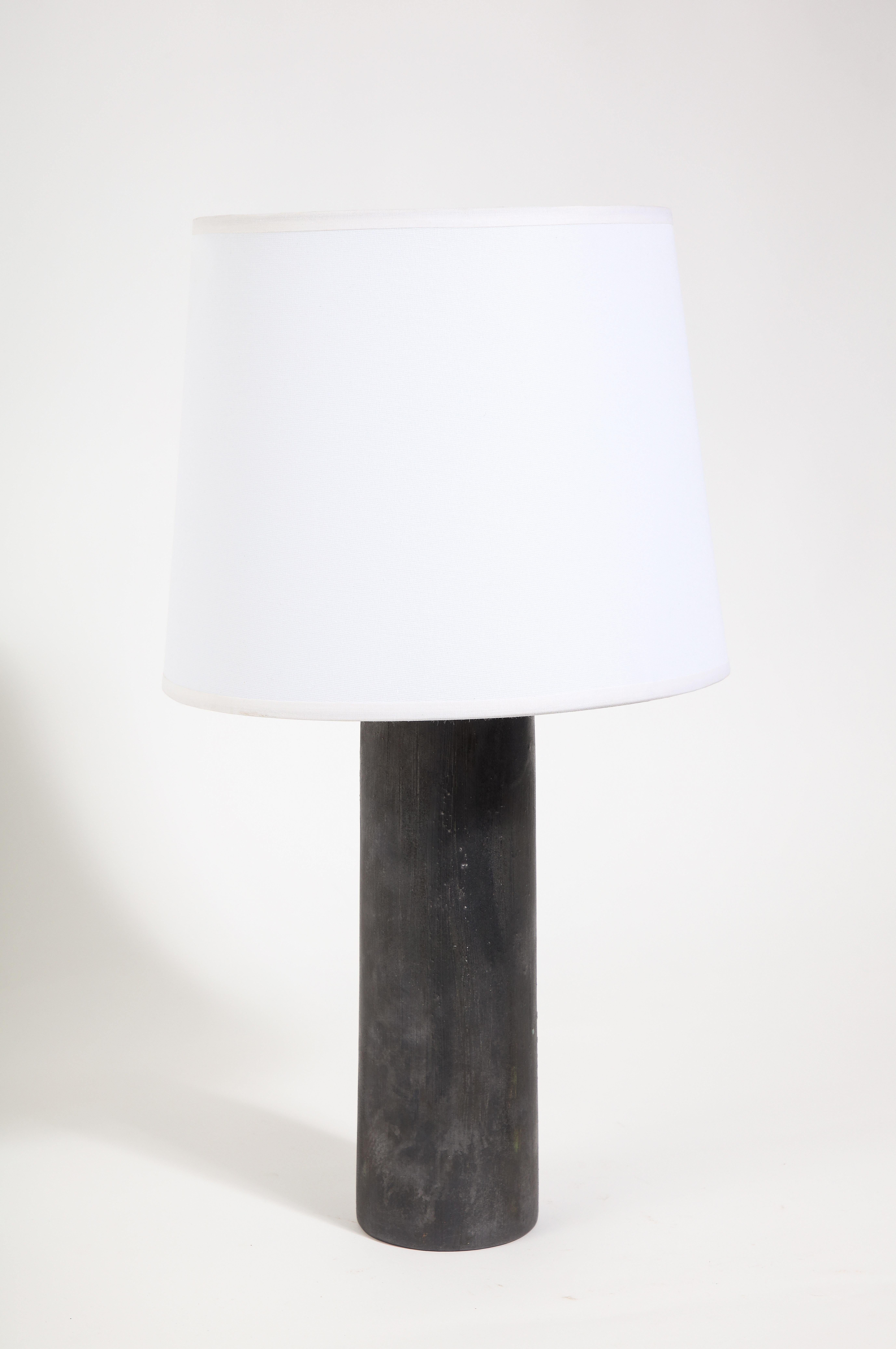 Keramische Lampe aus Rotguss in der Art von Jouve, Frankreich 1950er Jahre (Moderne der Mitte des Jahrhunderts) im Angebot