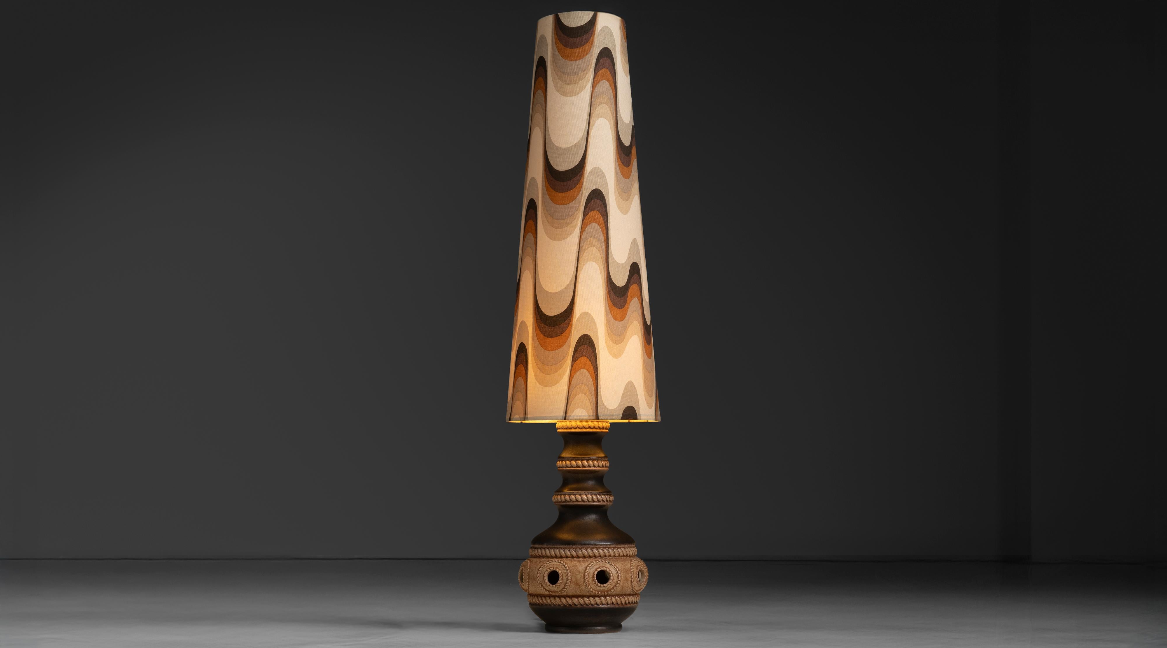 Lámpara de cerámica, Italia circa 1970 Cerámico en venta