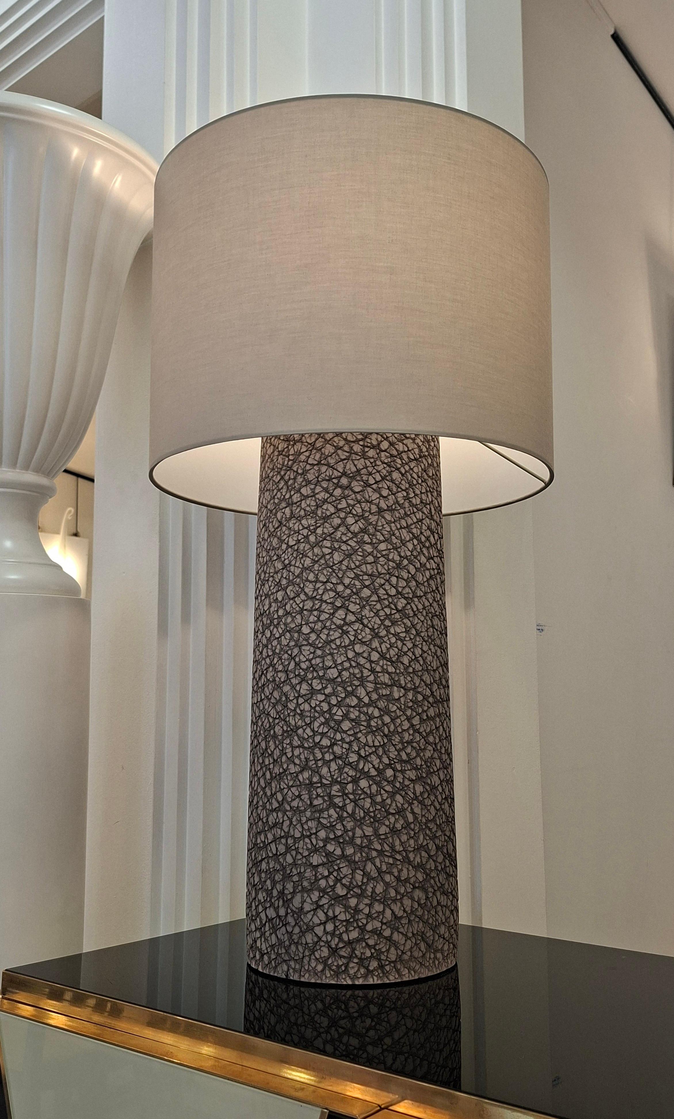 Lampe en céramique texturée à effet 