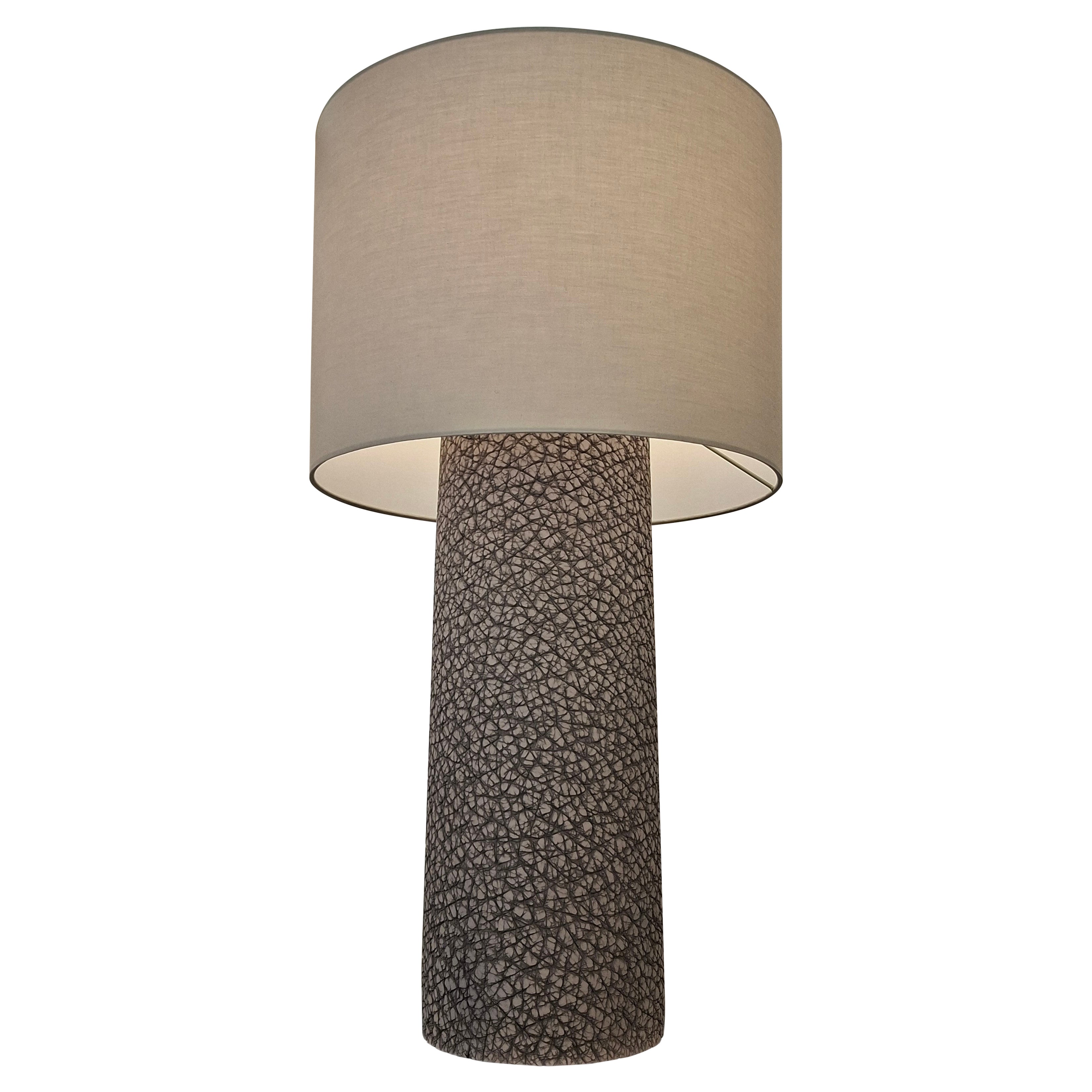 Lampe en céramique à effet "peau d'éléphant", par Gilles Caffier, édition limitée en vente