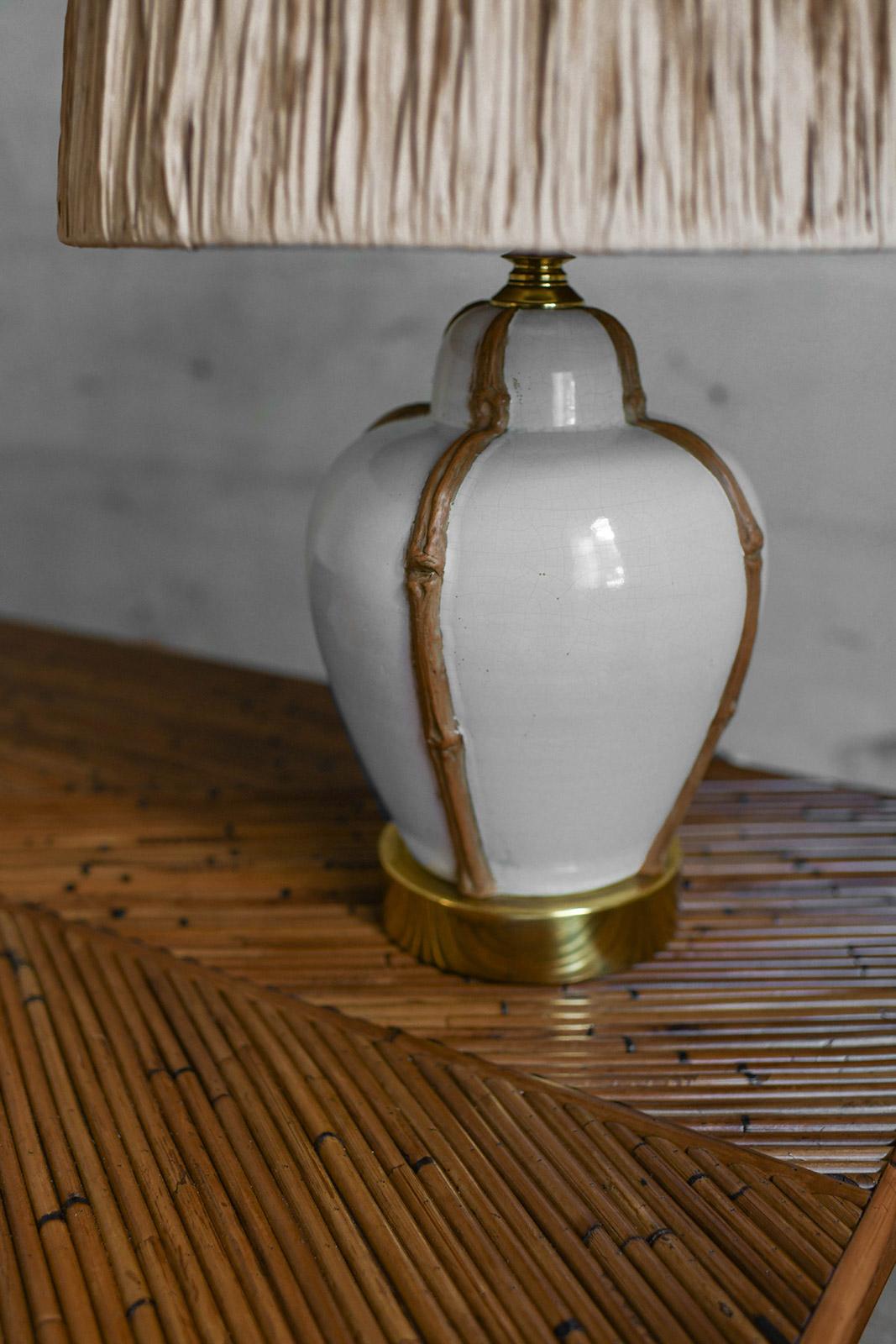 Fin du 20e siècle Lampe en céramique avec motifs ressemblant à des bambous et détails en laiton, 1970 en vente