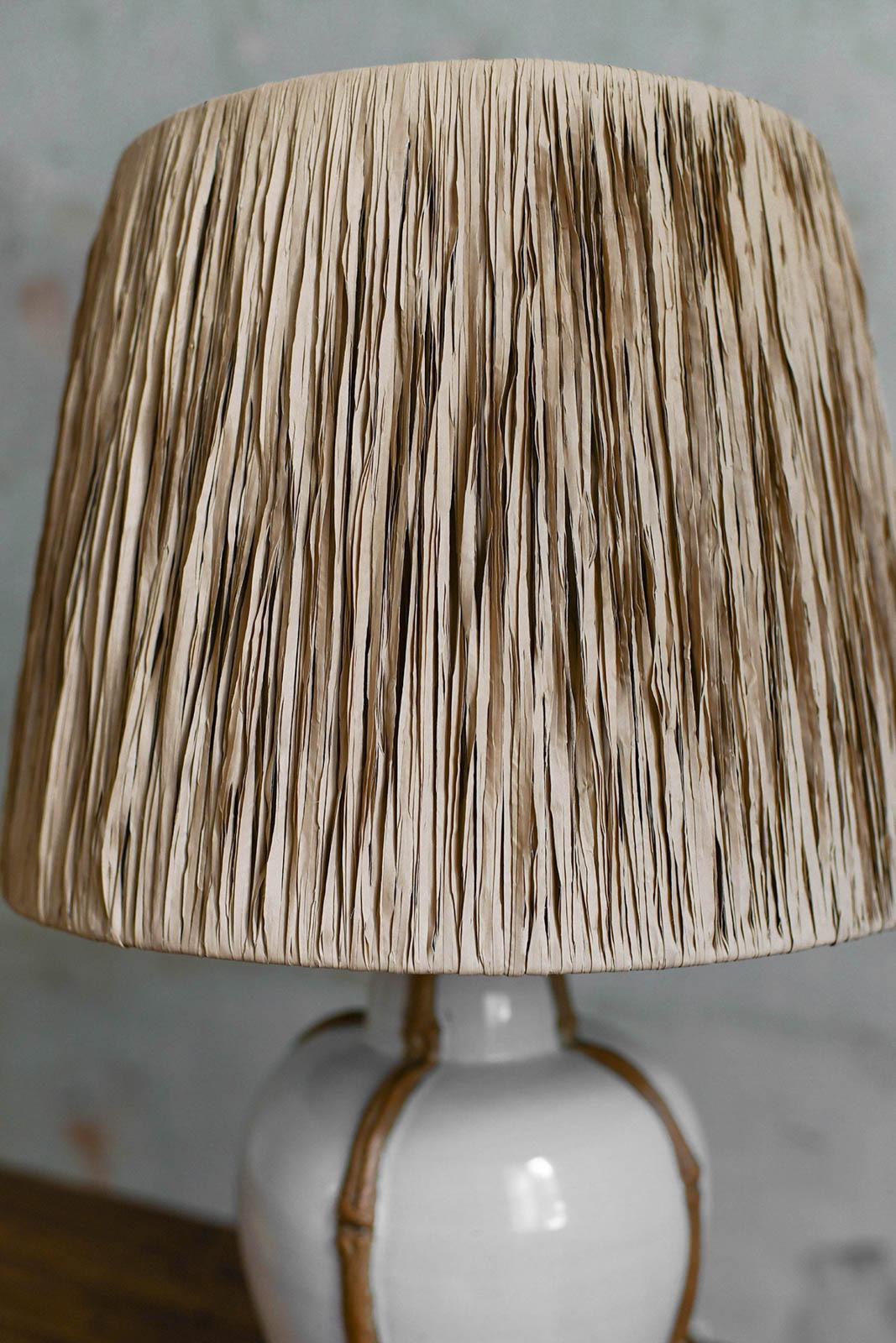 Céramique Lampe en céramique avec motifs ressemblant à des bambous et détails en laiton, 1970 en vente