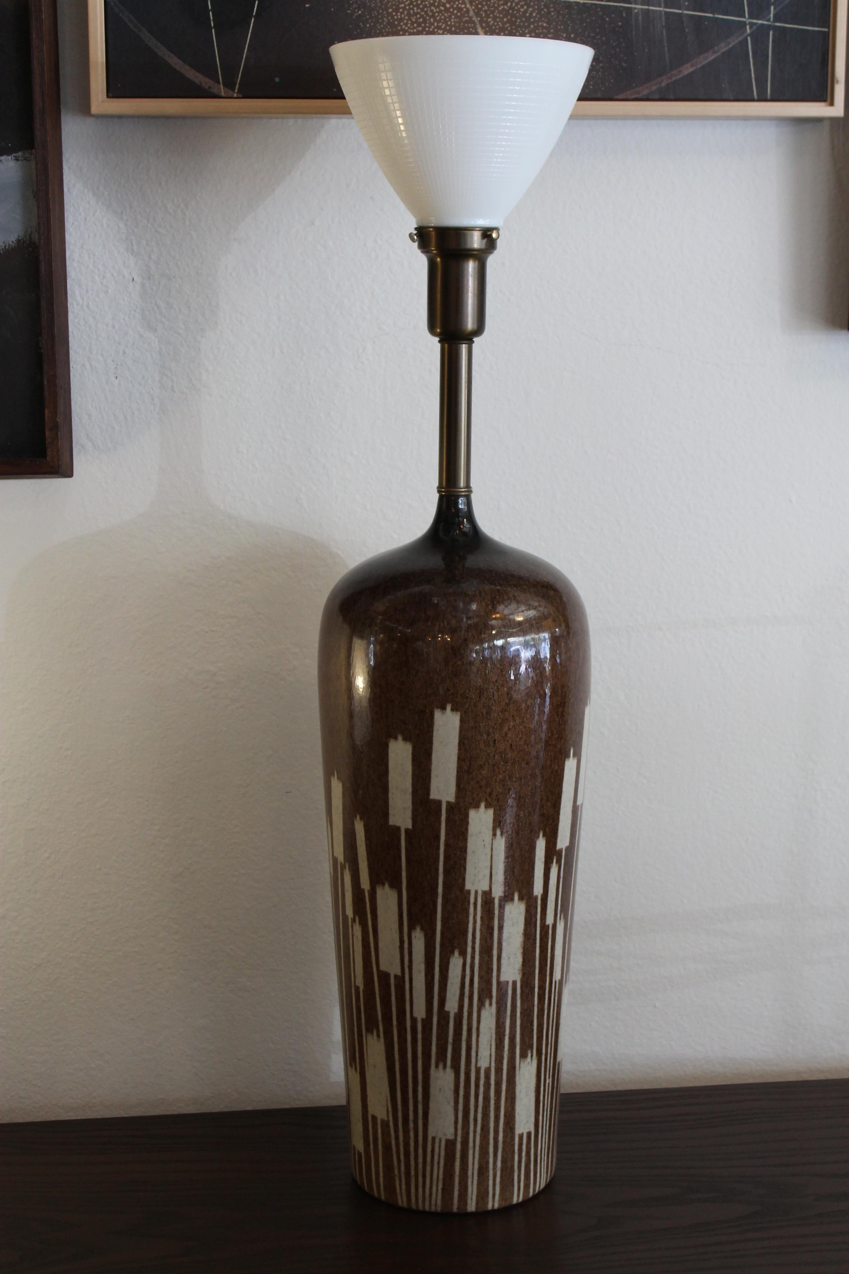 Ceramic lamp consisting of a cattail design. Lamp has the original white glass reflector. Ceramic portion is 22.5