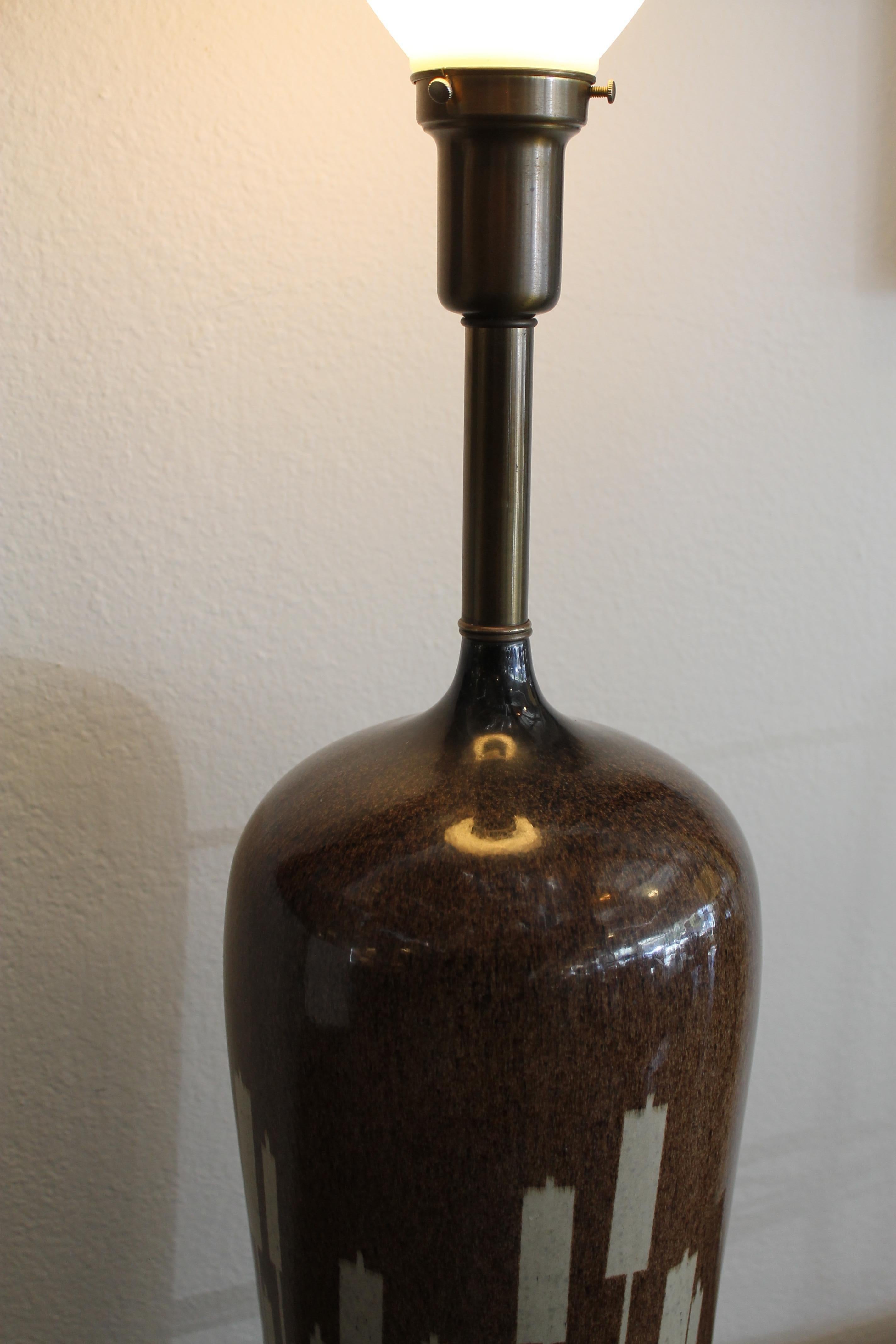 Ceramic Lamp with Cattail Pattern In Good Condition For Sale In Palm Springs, CA