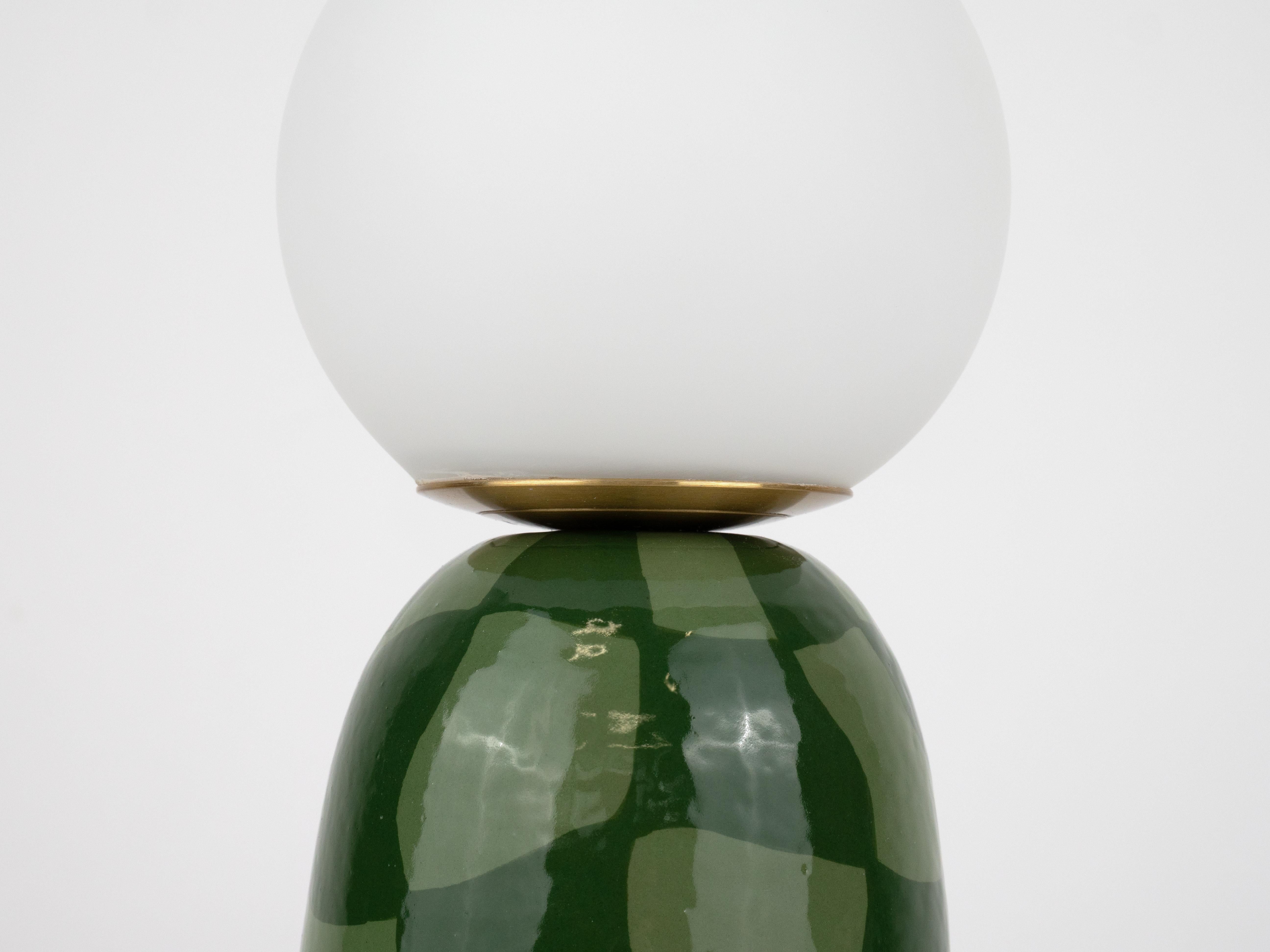Fait main Lampe en céramique avec abat-jour en verre - carreau vert abstrait en vente