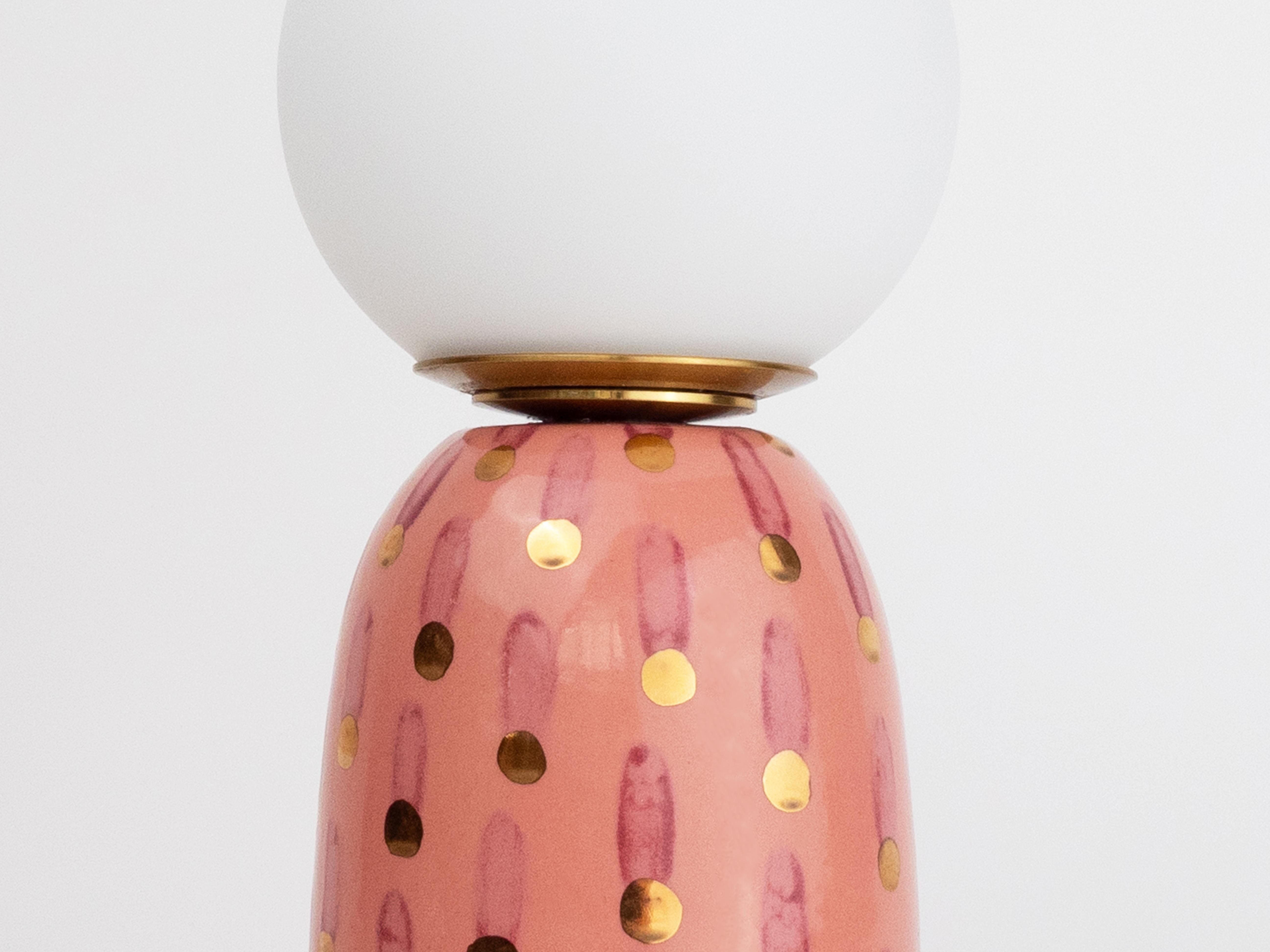 Fait main Lampe en céramique avec abat-jour en verre rose en vente