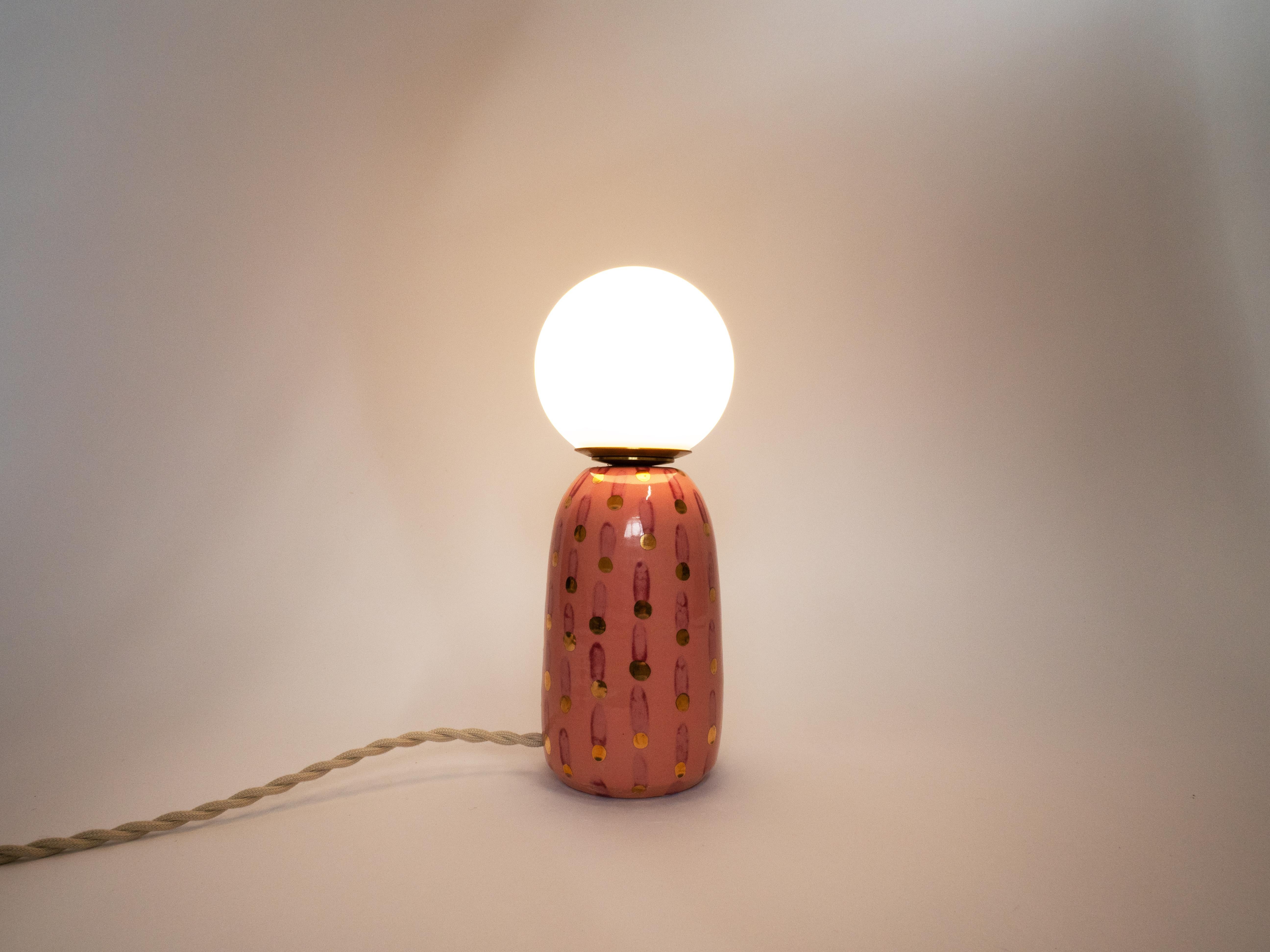 Lampe en céramique avec abat-jour en verre rose Neuf - En vente à London, GB