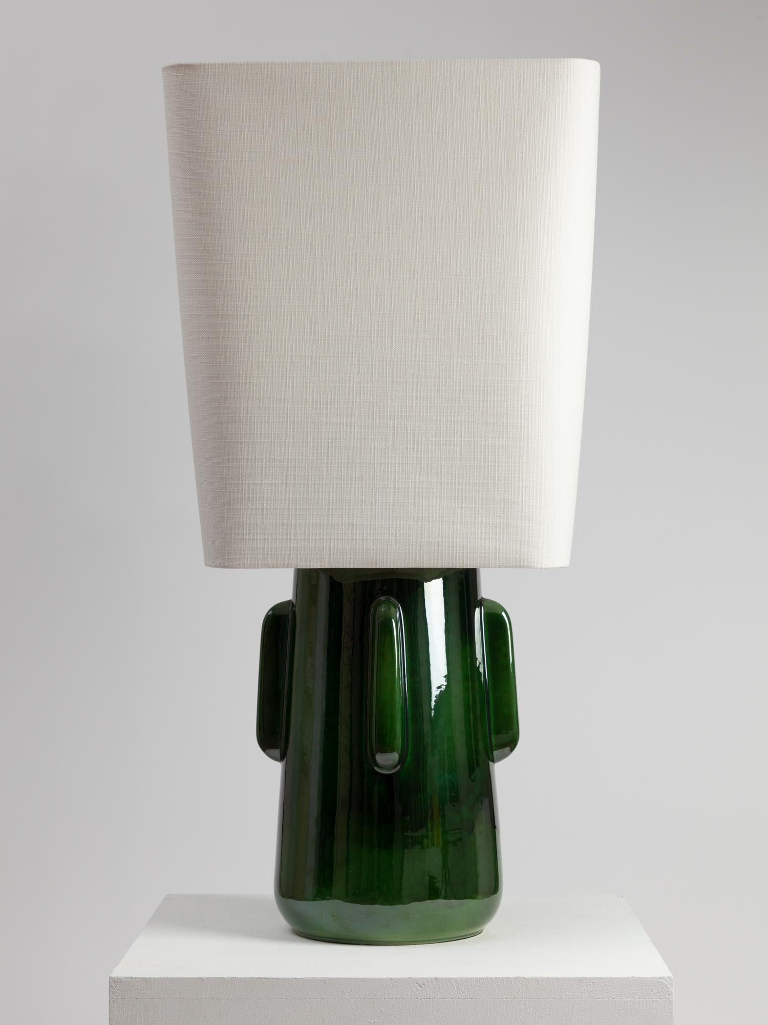 TOSHIRO Green Ceramic Lamp with Linen Lampshade In New Condition For Sale In PARIS, FR