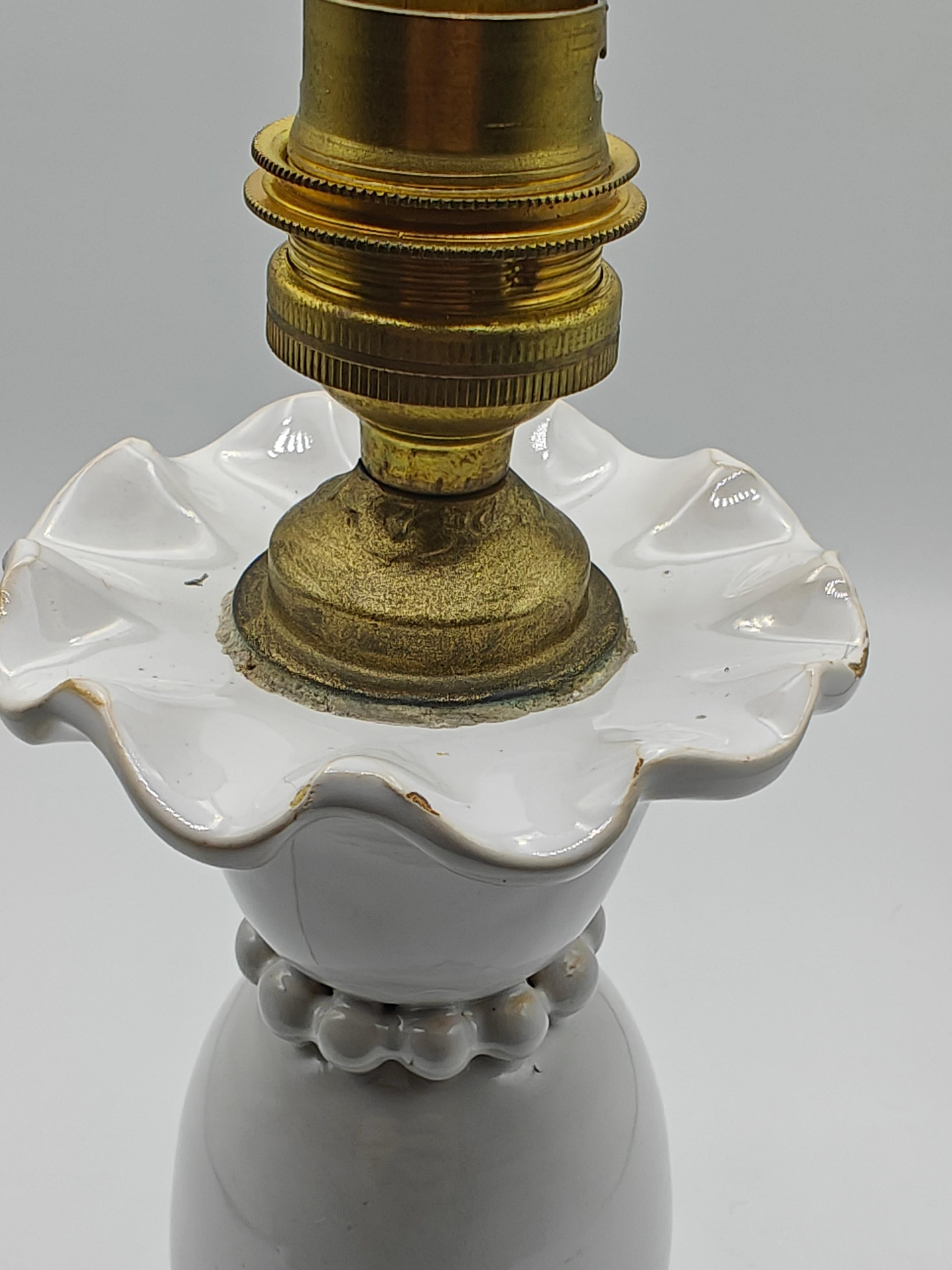 Beautiful French ceramist Émile Tessier's lamp base from the 1940s. A touch of French classicism with that milky white hue, reminiscent of Jean Roger's work, another French ceramist.

This lamp is perfect for an elegant office in a stylish interior.