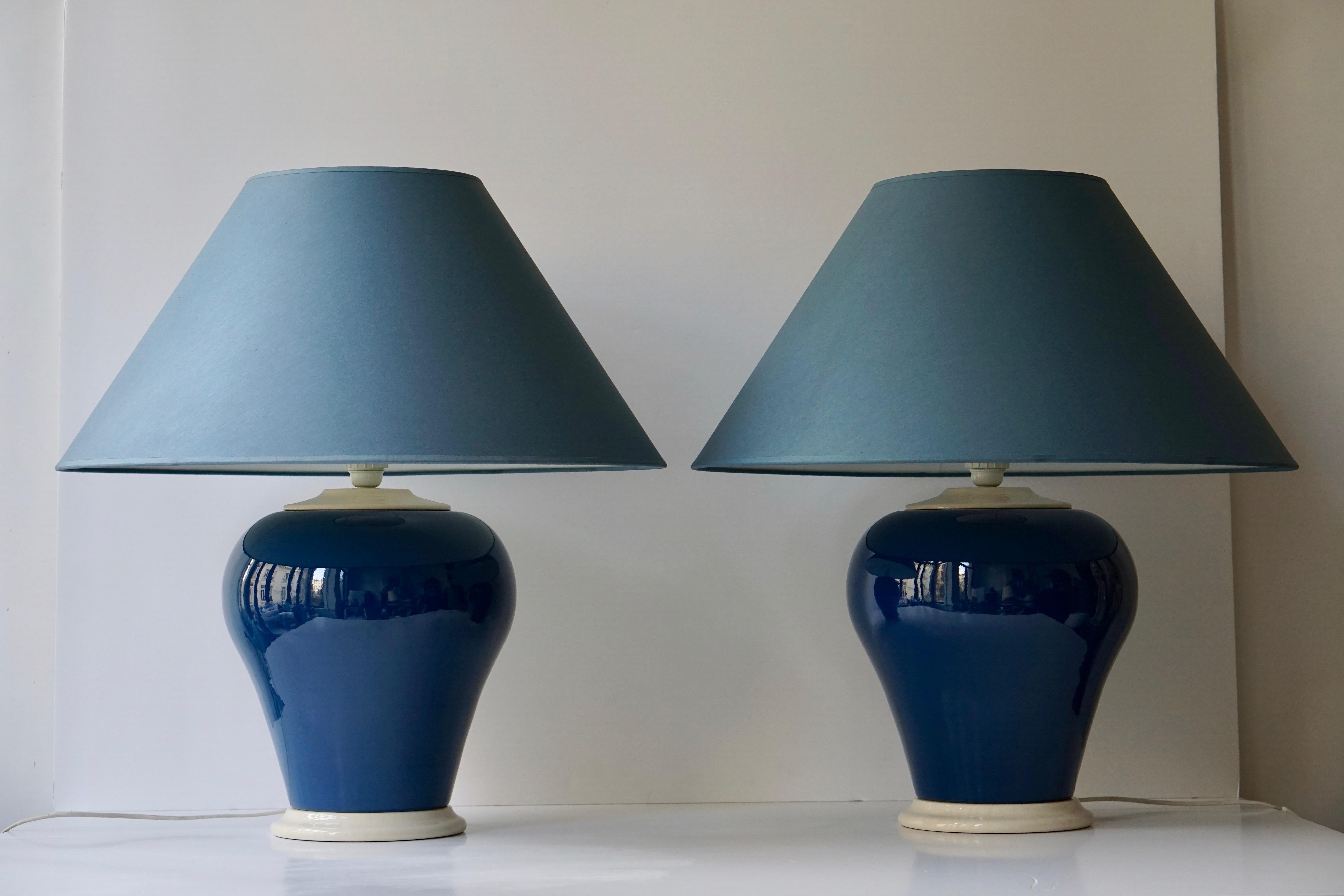 One of Two Ceramic Lamps in White and Blue For Sale 1