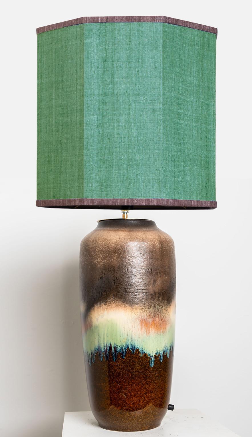 Autre Grande lampe de table en céramique avec abat-jour sur mesure par René Houben en vente