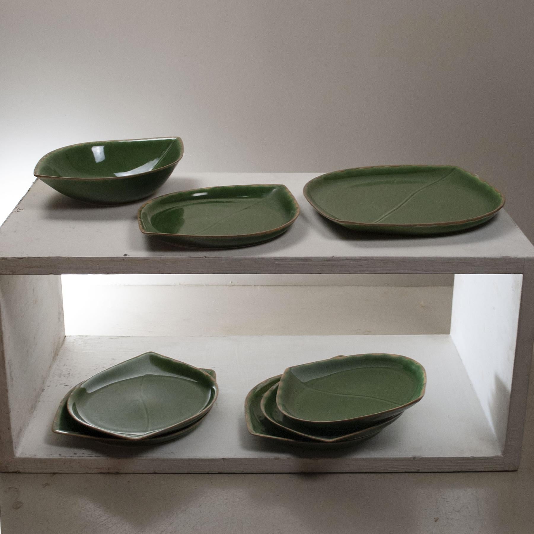 Céramique Ensemble d'assiettes à feuilles en céramique - Modèle Edera des années 60 en vente