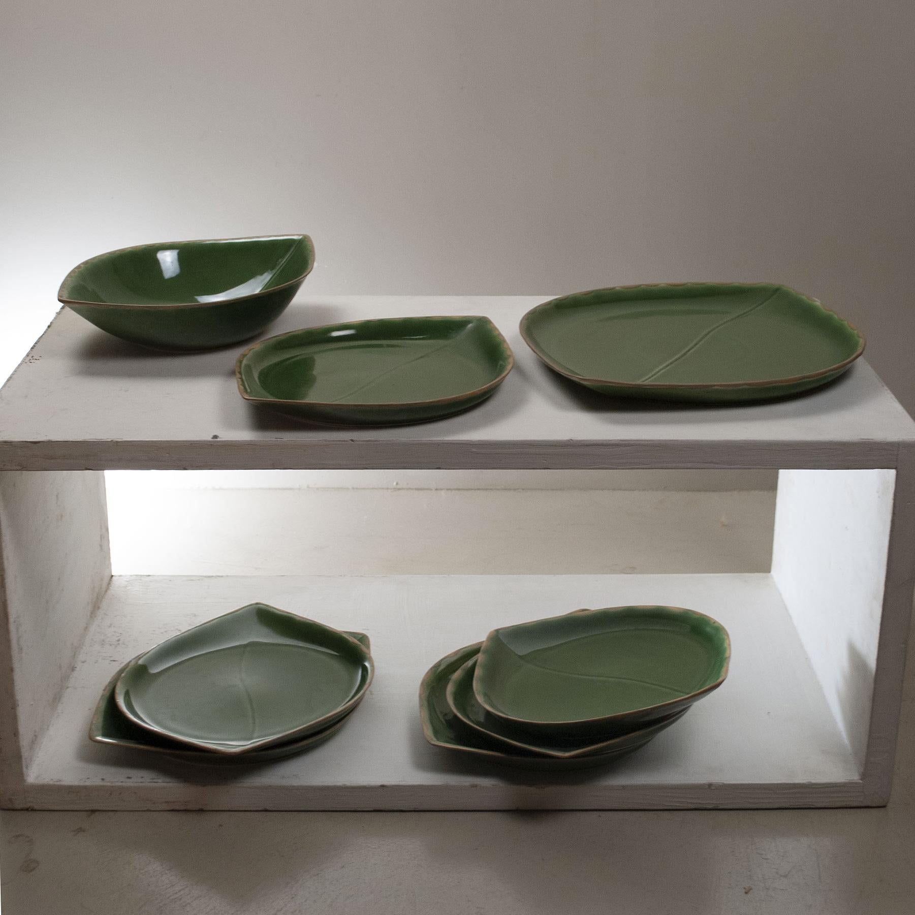 Juego de Platos de Hoja de Cerámica Modelo Edera de los años 60 mediados del siglo XX en venta