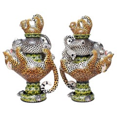 Coppia di urne leopardate in ceramica, realizzate a mano in Sudafrica