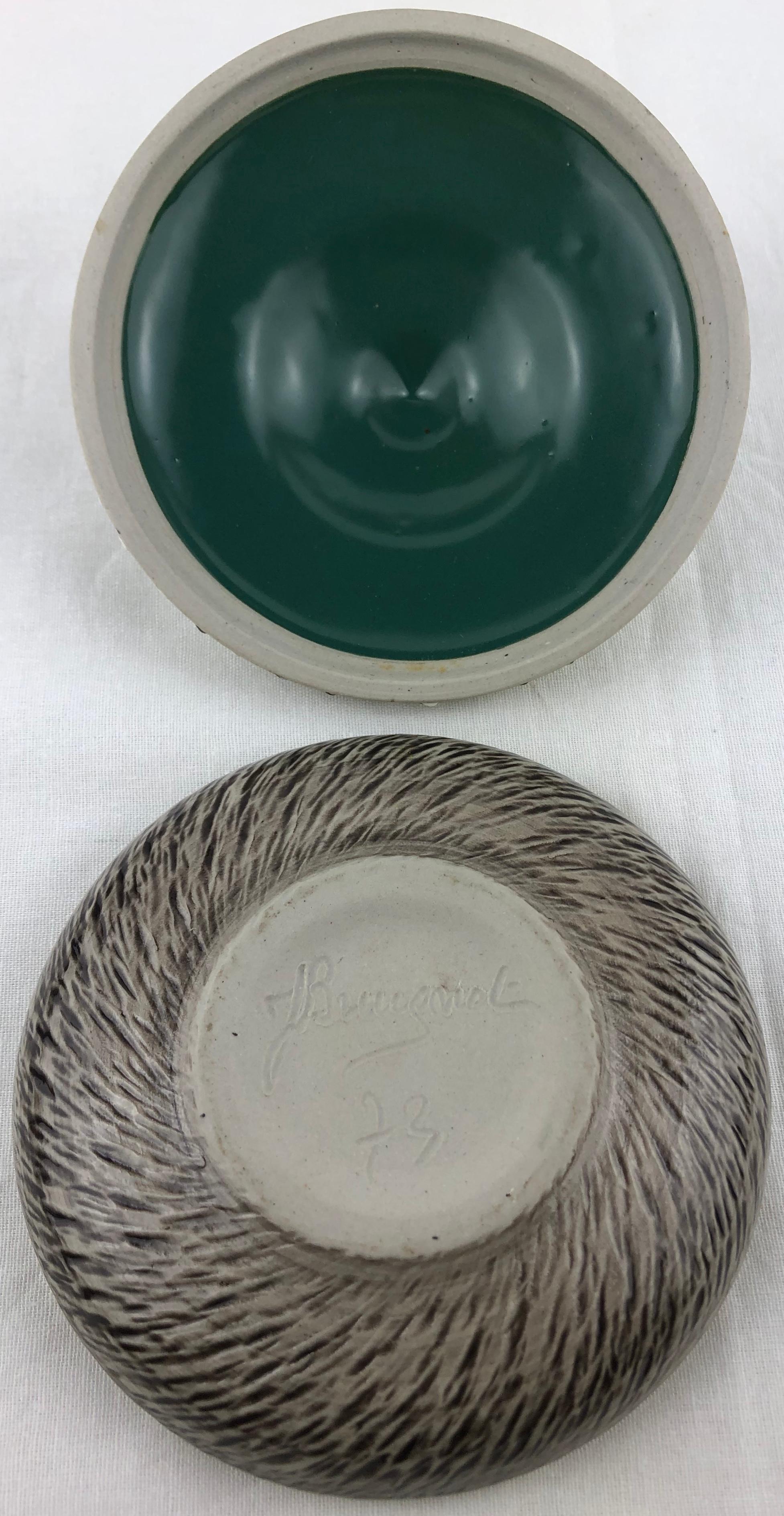 Français Boîte à bijoux ou à bibelots à couvercle en céramique signée Jacques Breugnot, années 1950