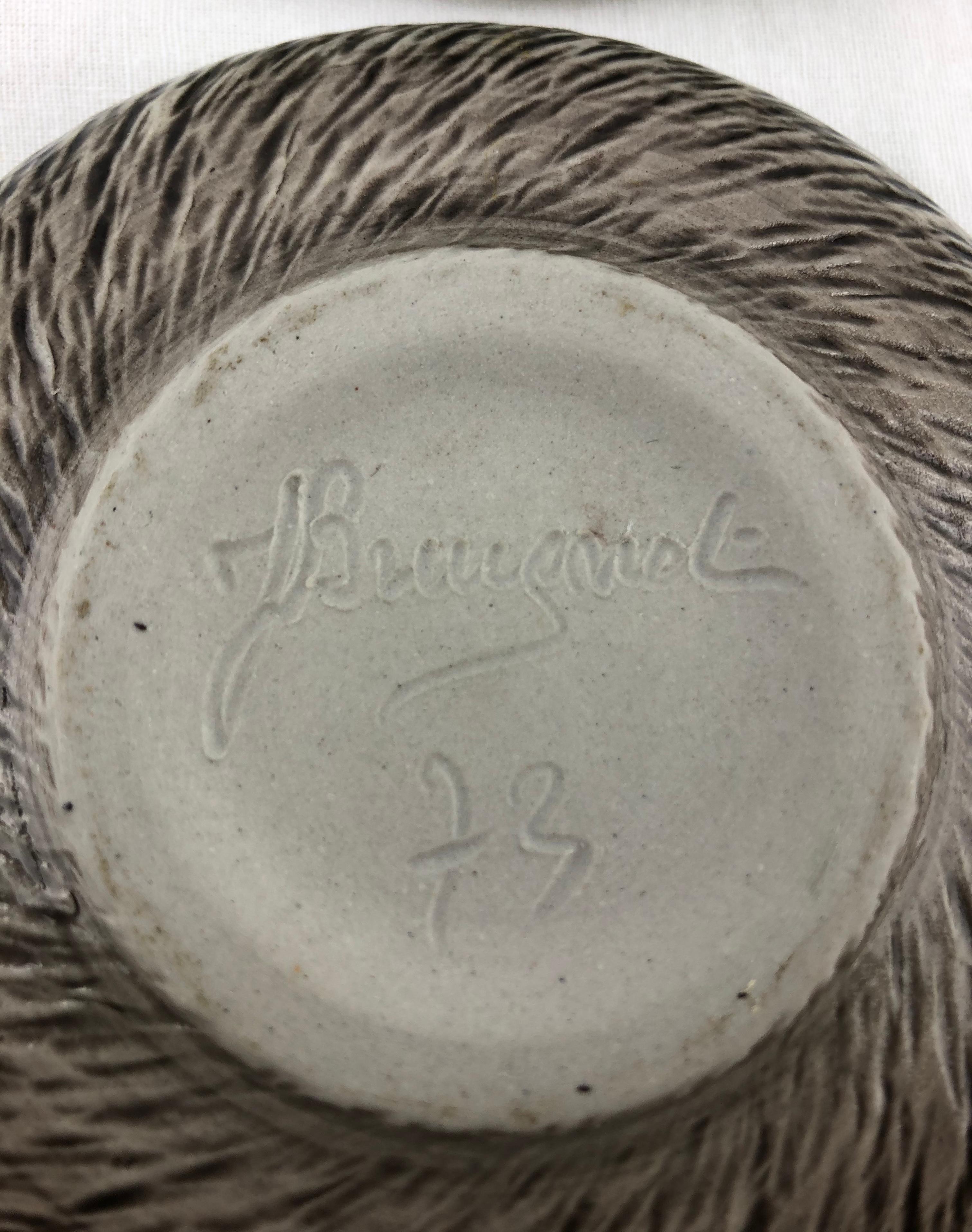 Vernissé Boîte à bijoux ou à bibelots à couvercle en céramique signée Jacques Breugnot, années 1950