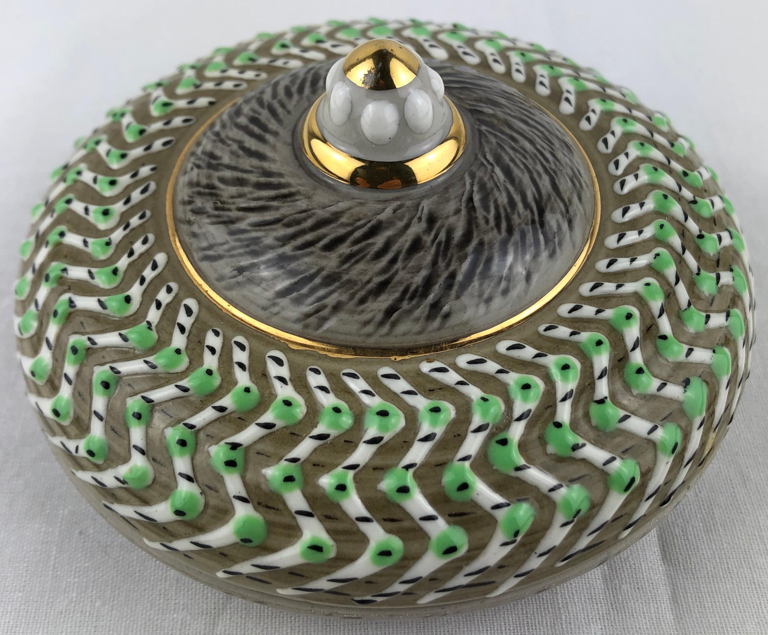 20ième siècle Boîte à bijoux ou à bibelots à couvercle en céramique signée Jacques Breugnot, années 1950