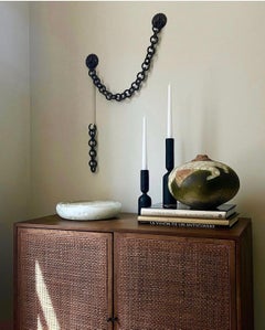 Sculpture murale en chaîne de maillons et macramé en céramique