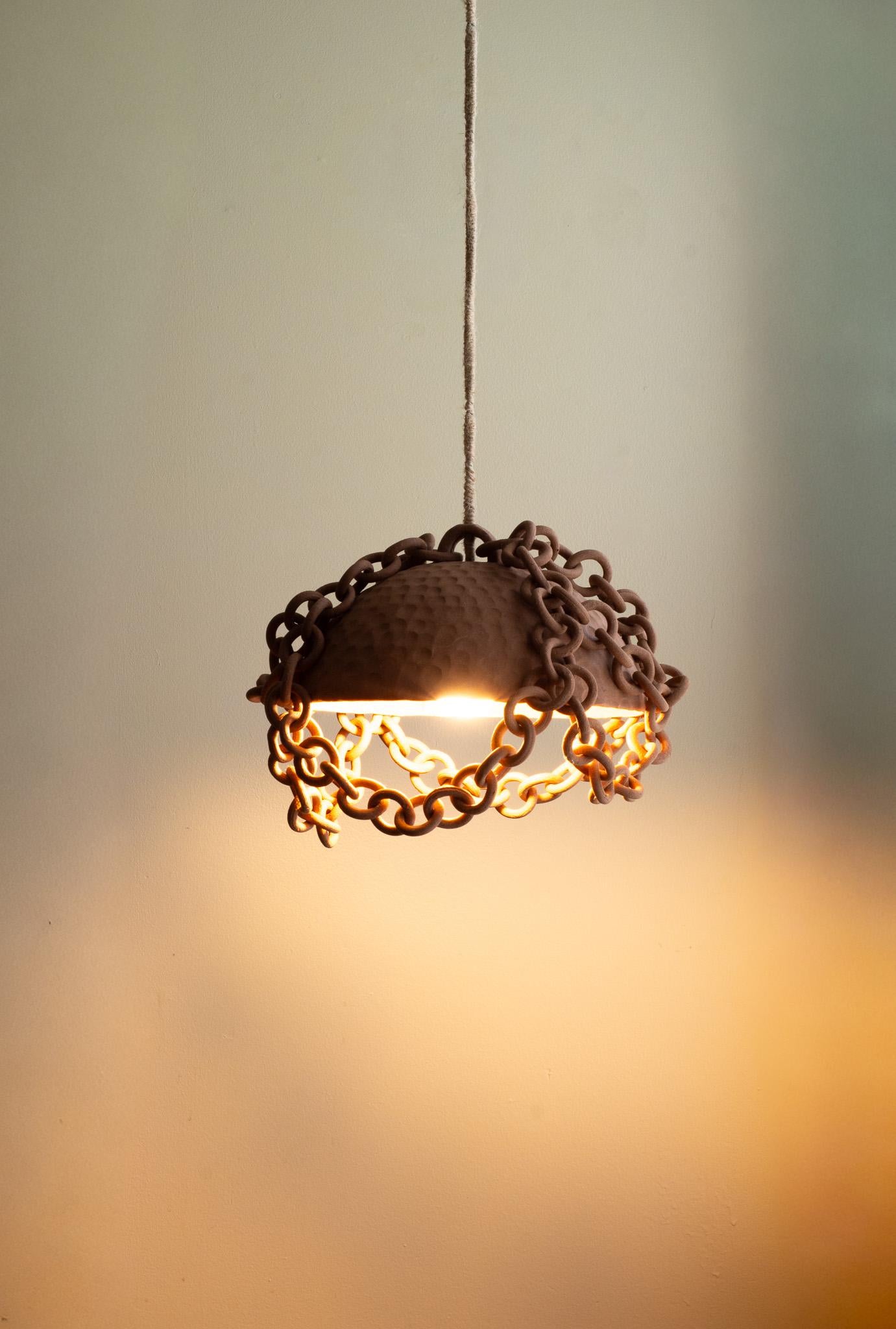 Ceramica Lampada a sospensione con catena a maglie in ceramica in vendita