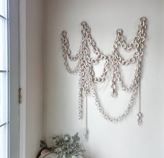 Sculpture murale à maillons en céramique