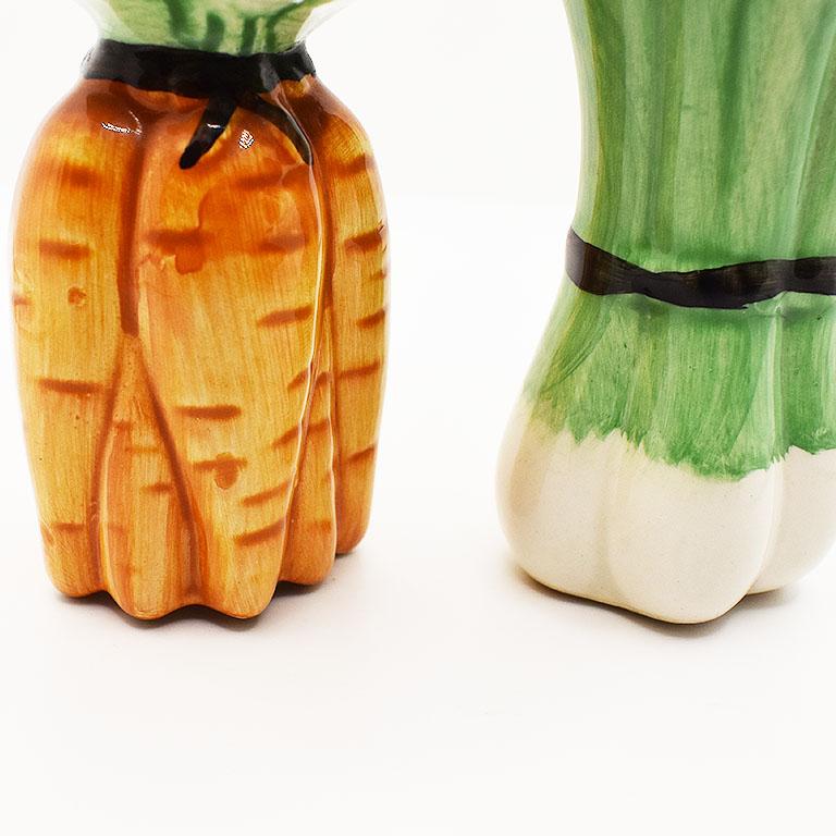A pair of ceramic majolica salt and pepper shakers. This set will be a wonderful way to add a Spring motif to your dinner or supper table. Each shaker depicts a bouquet of carrots or green onions. 

Dimensions:
1.75