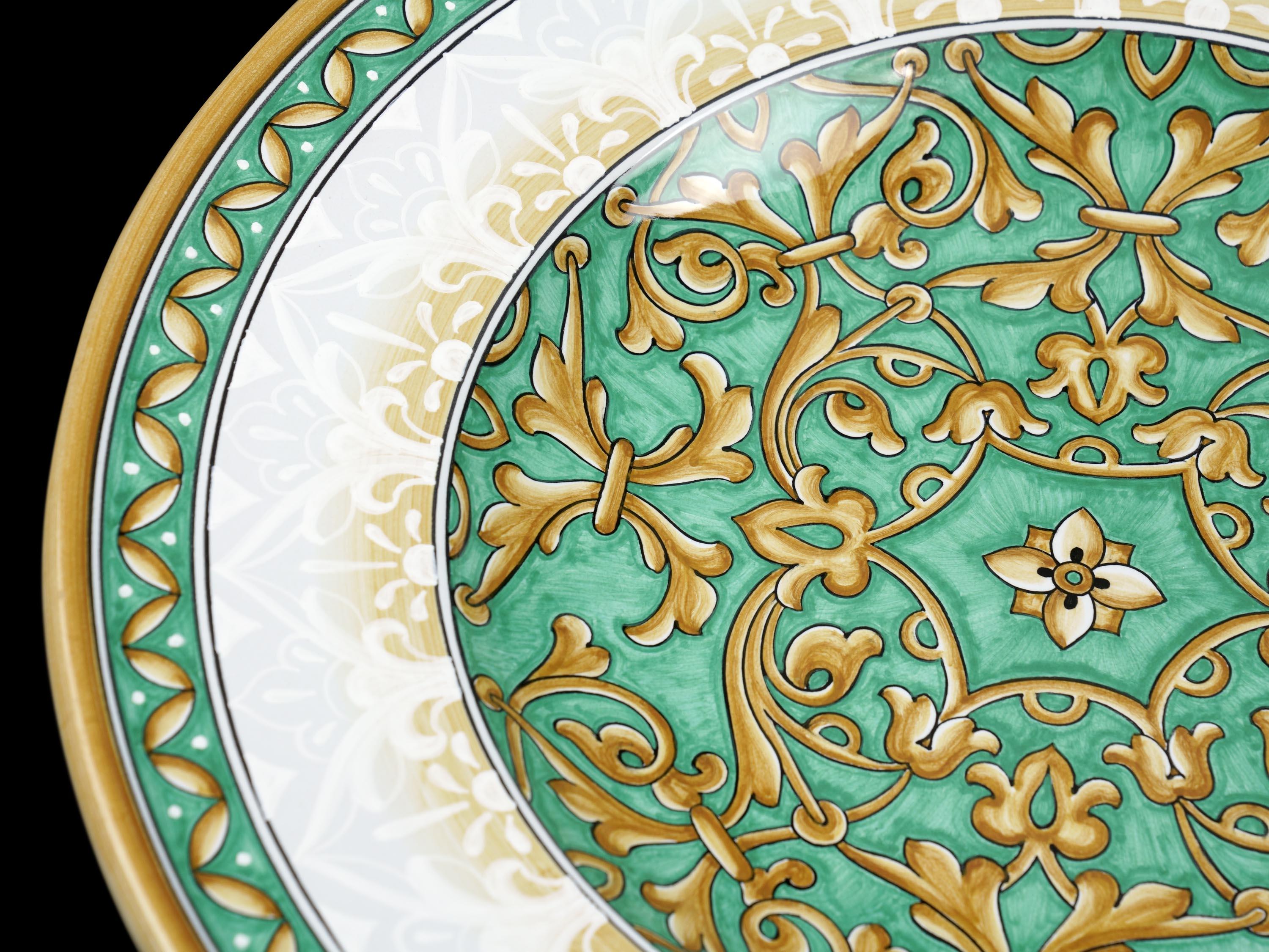 Piatto centrotavola, vassoio, ciotola decorata, piatto da parete in maiolica acquamarina, In magazzino in vendita 1