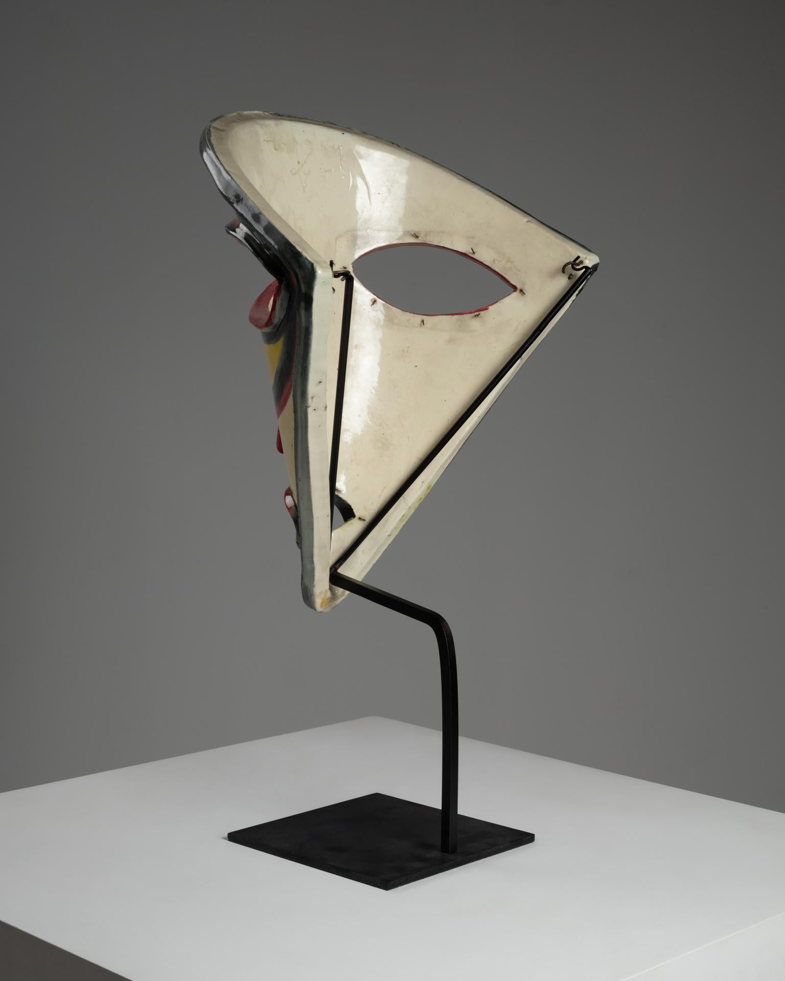 Smaltato Maschera in ceramica di Accolay in vendita