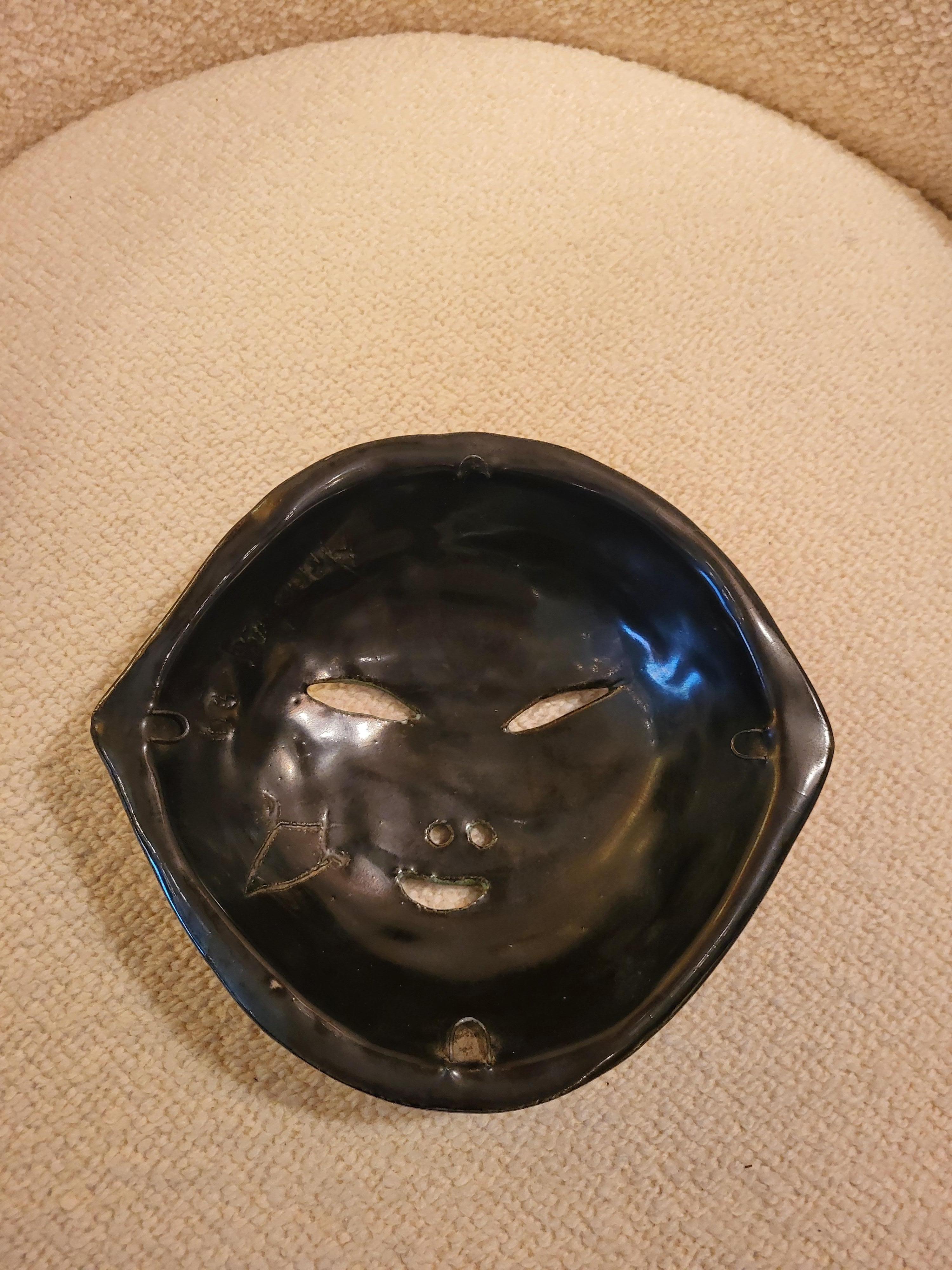 Moderno Maschera in ceramica di Accolay, Francia, attiva tra il 1947 e il 1983 in vendita