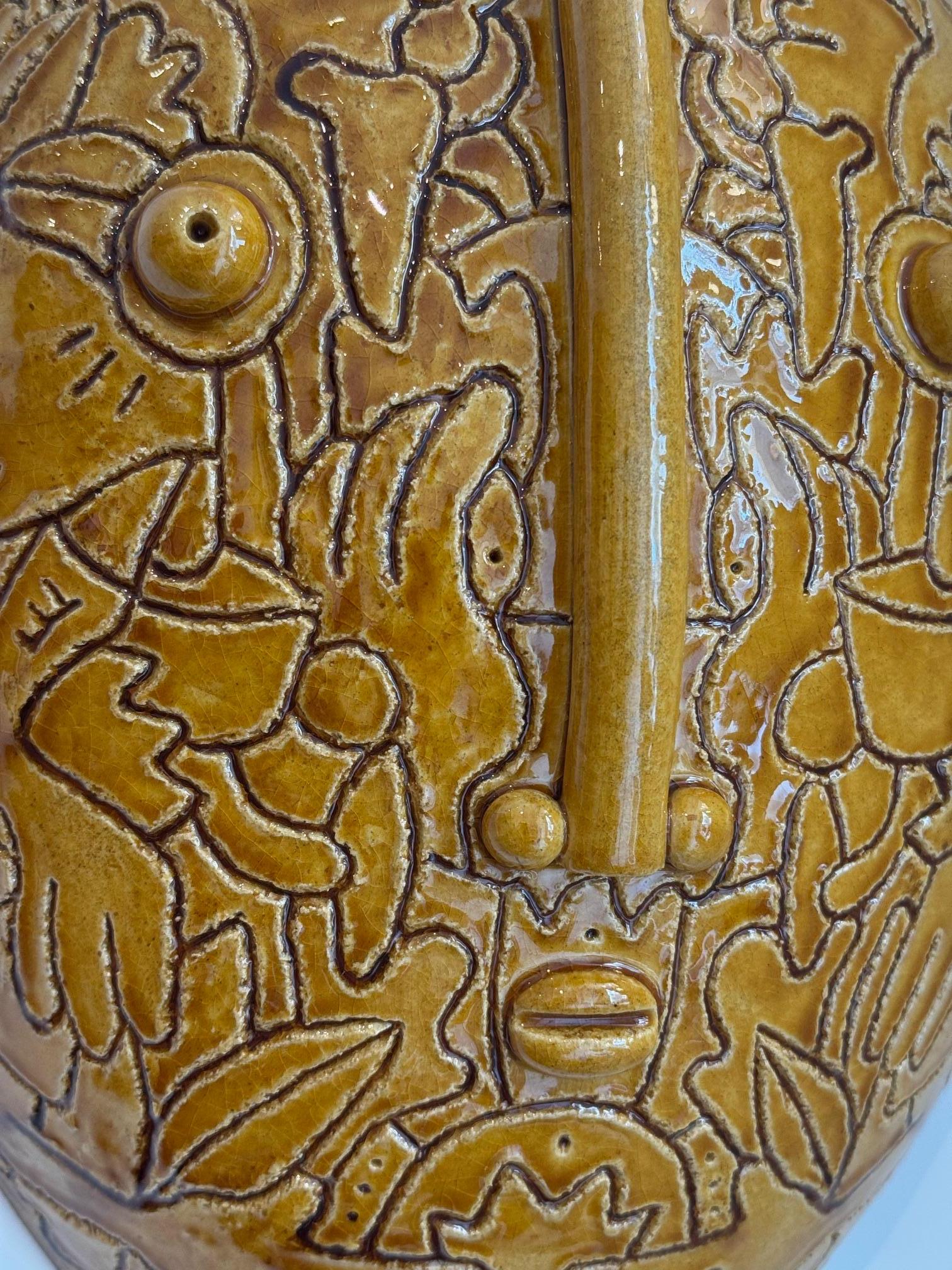 Keramische Maske, signiert von Dalo und der französischen Künstlerin Semilu (21. Jahrhundert und zeitgenössisch) im Angebot