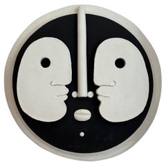 Maschera in ceramica firmata da Dalo e dall'artista francese Semilu