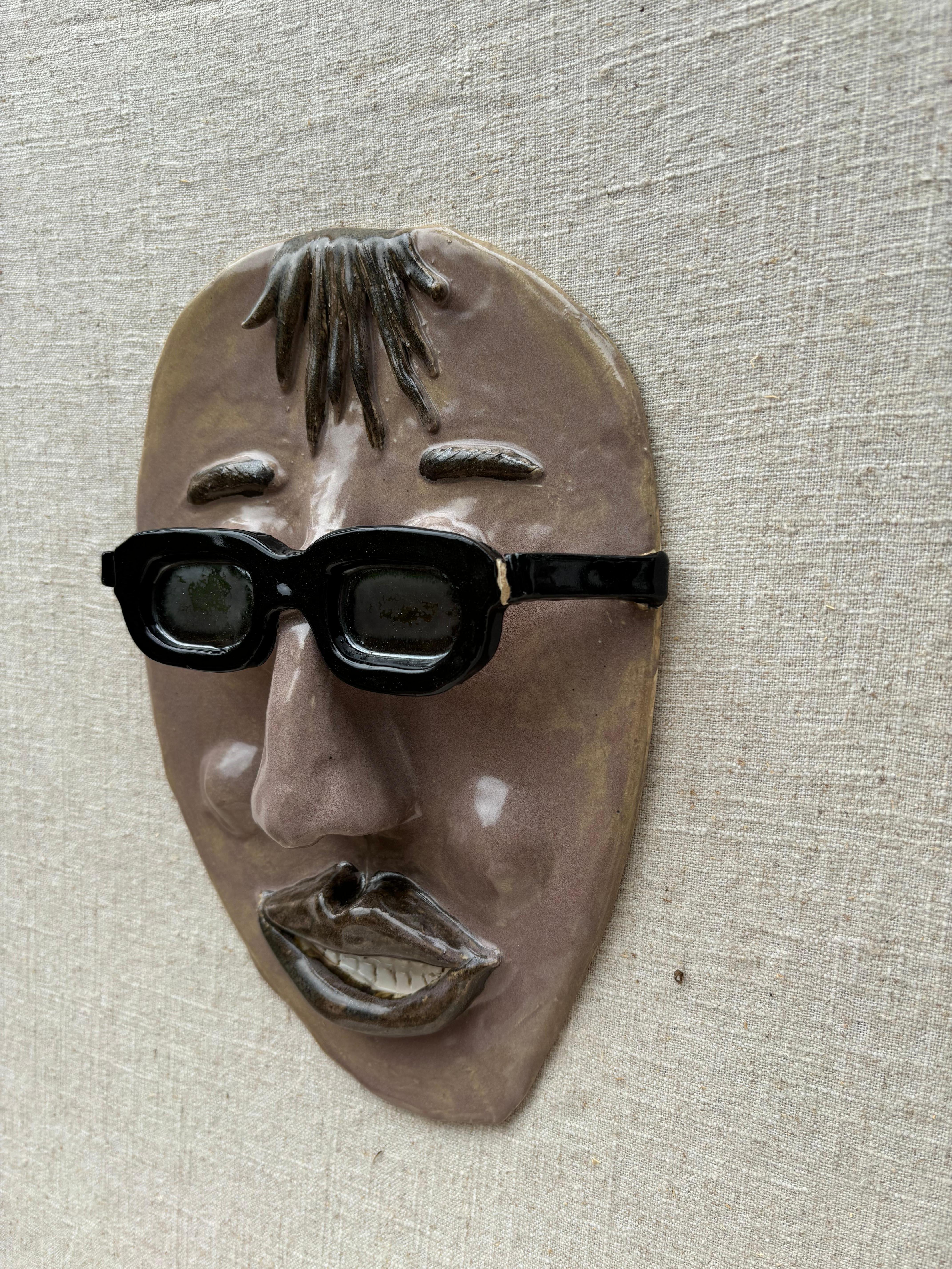 Máscara de cerámica, Escultura mural, por Alexey Krupinin Hecho a mano en venta