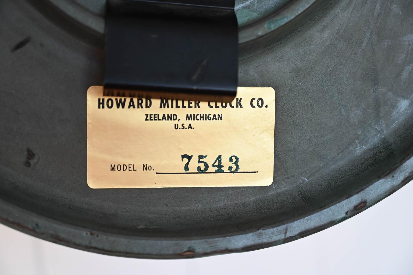 Meridianische Fischuhr aus Keramik Modell 7543 von Howard Miller im Angebot 2