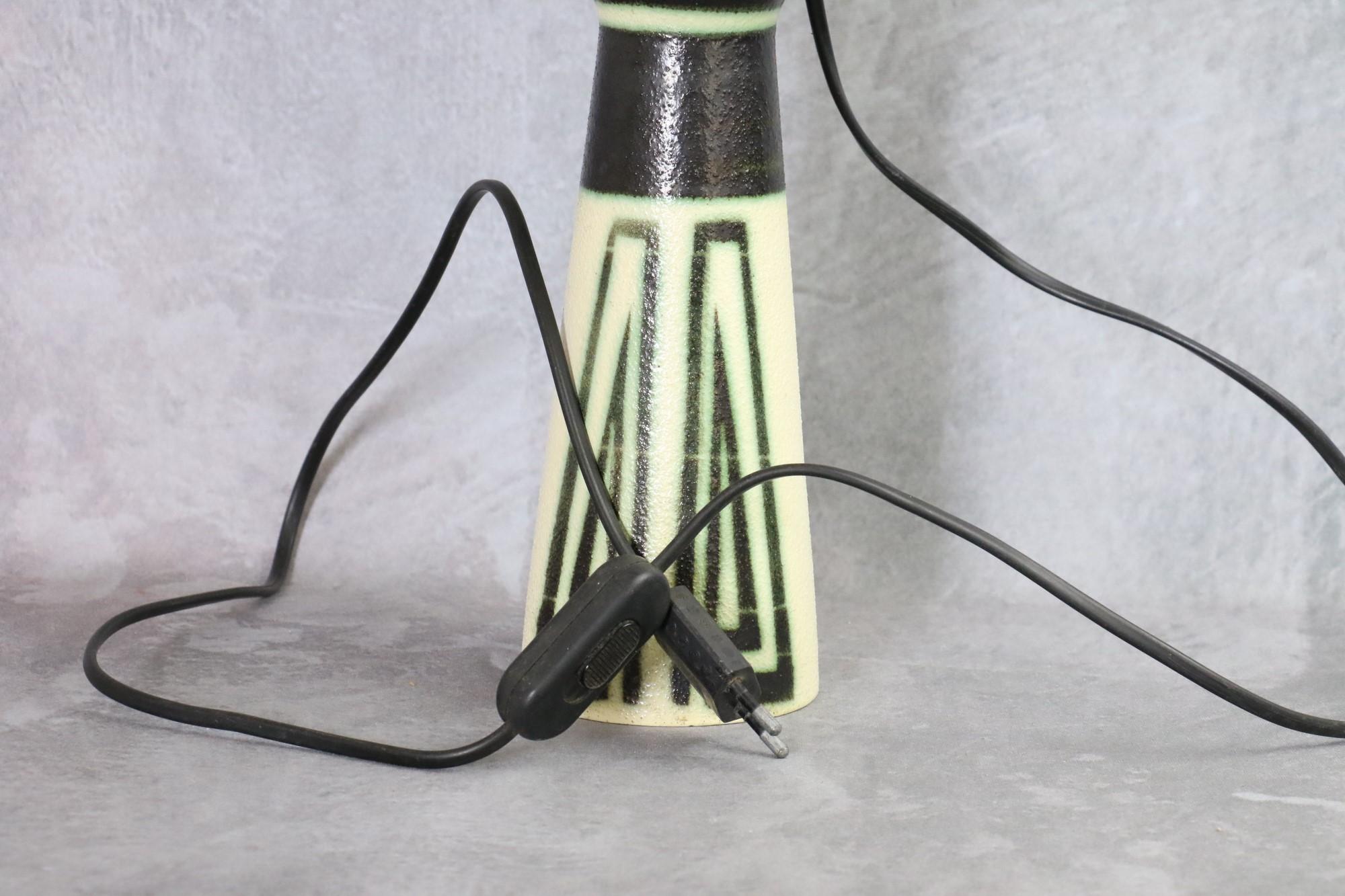 Céramique Lampe en céramique du milieu du siècle dernier vase Keramis de Boch Freres, années 1960  en vente