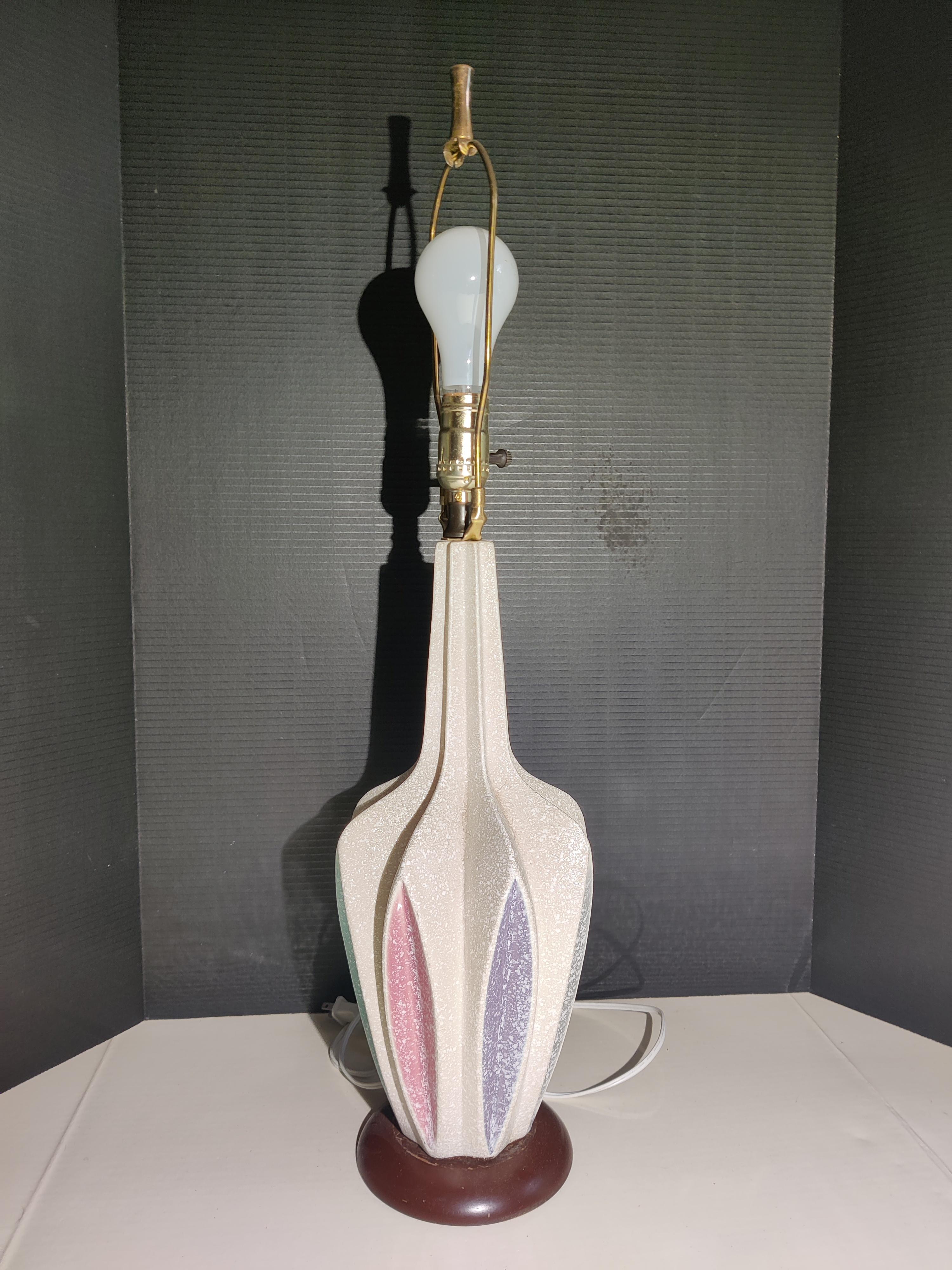 Ceramic mid-century table lamp with multi-color accents. For Sale 6