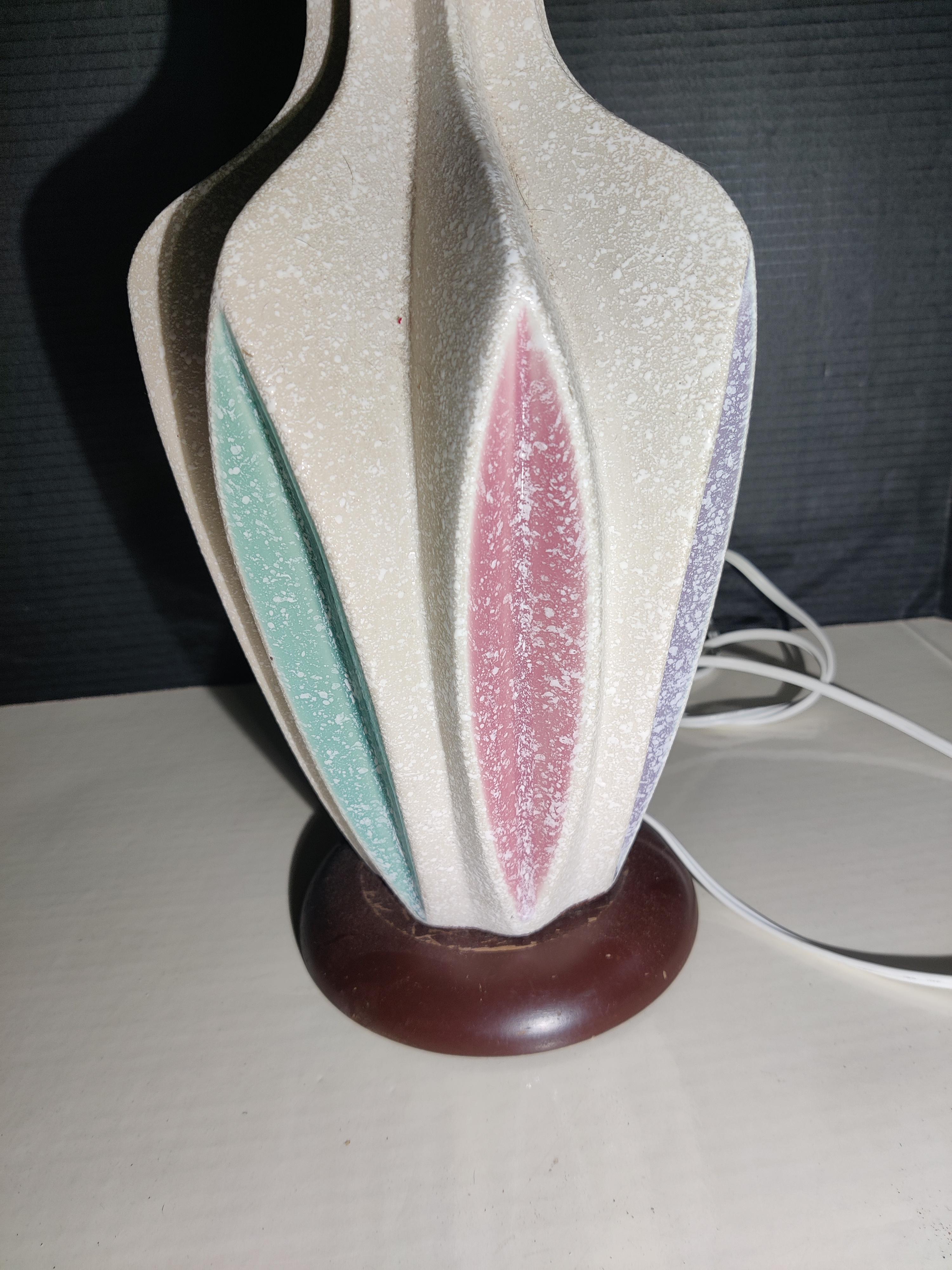 Ceramic mid-century table lamp with multi-color accents. For Sale 3
