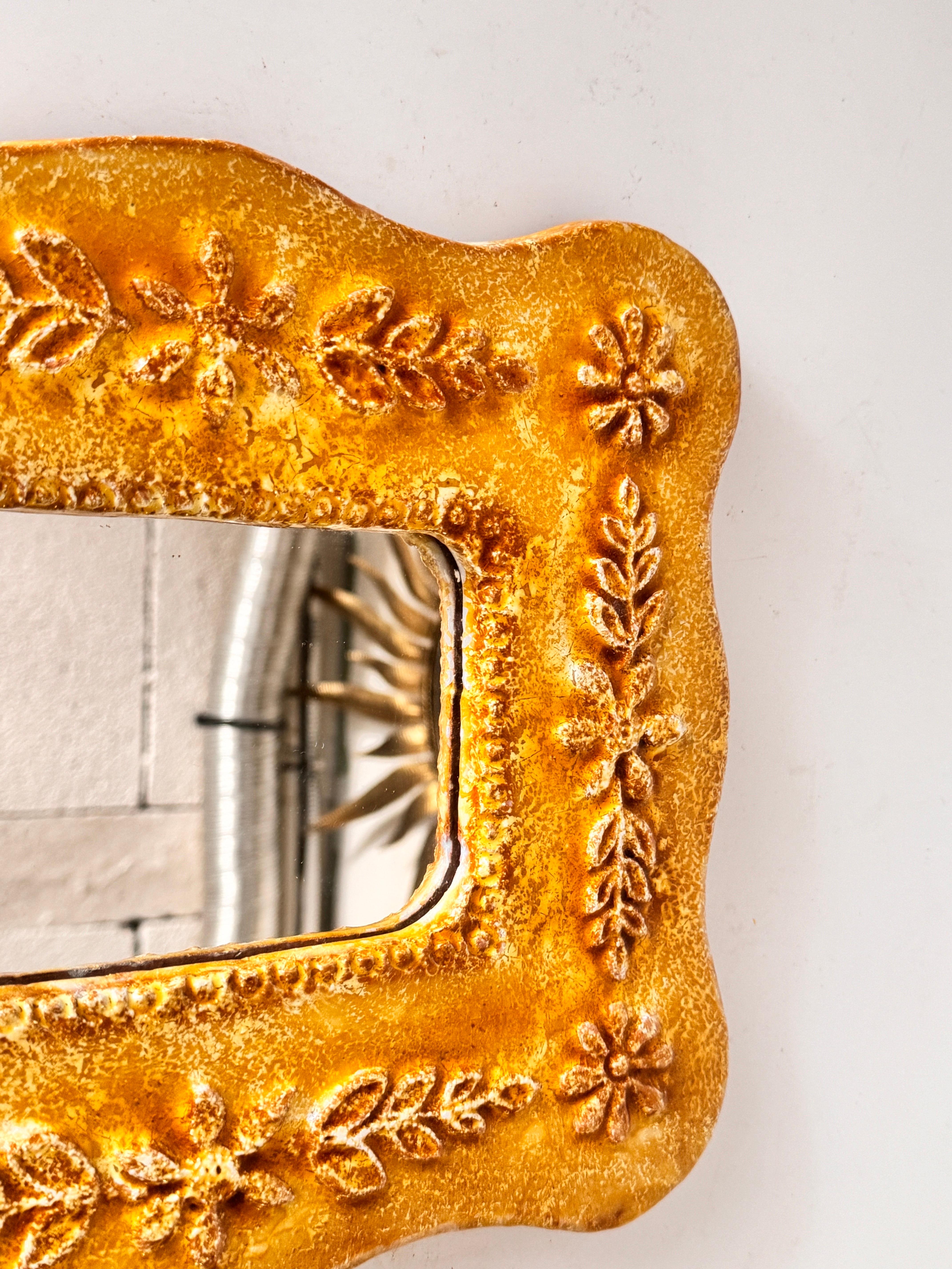 Céramique Miroir en céramique attribué à Juliette Derel, couleur jaune, France 1960 en vente